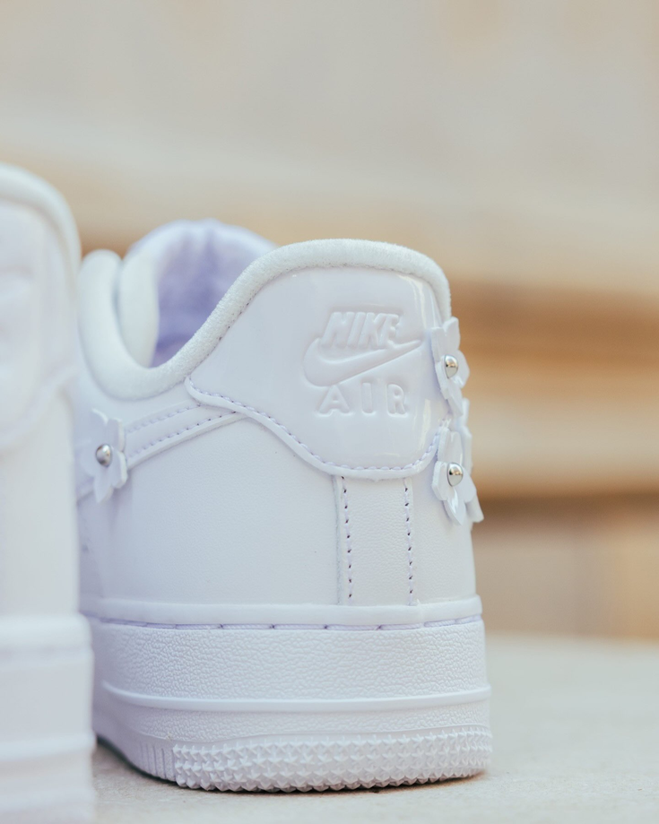 【預訂】NIKE AIR FORCE 1 07 "Florette" 全白花花 -WOMEN