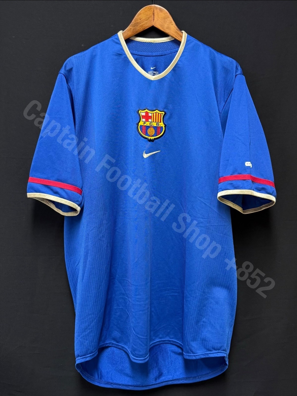 FC Barcelona 2001-2002 Nike Third Shirt