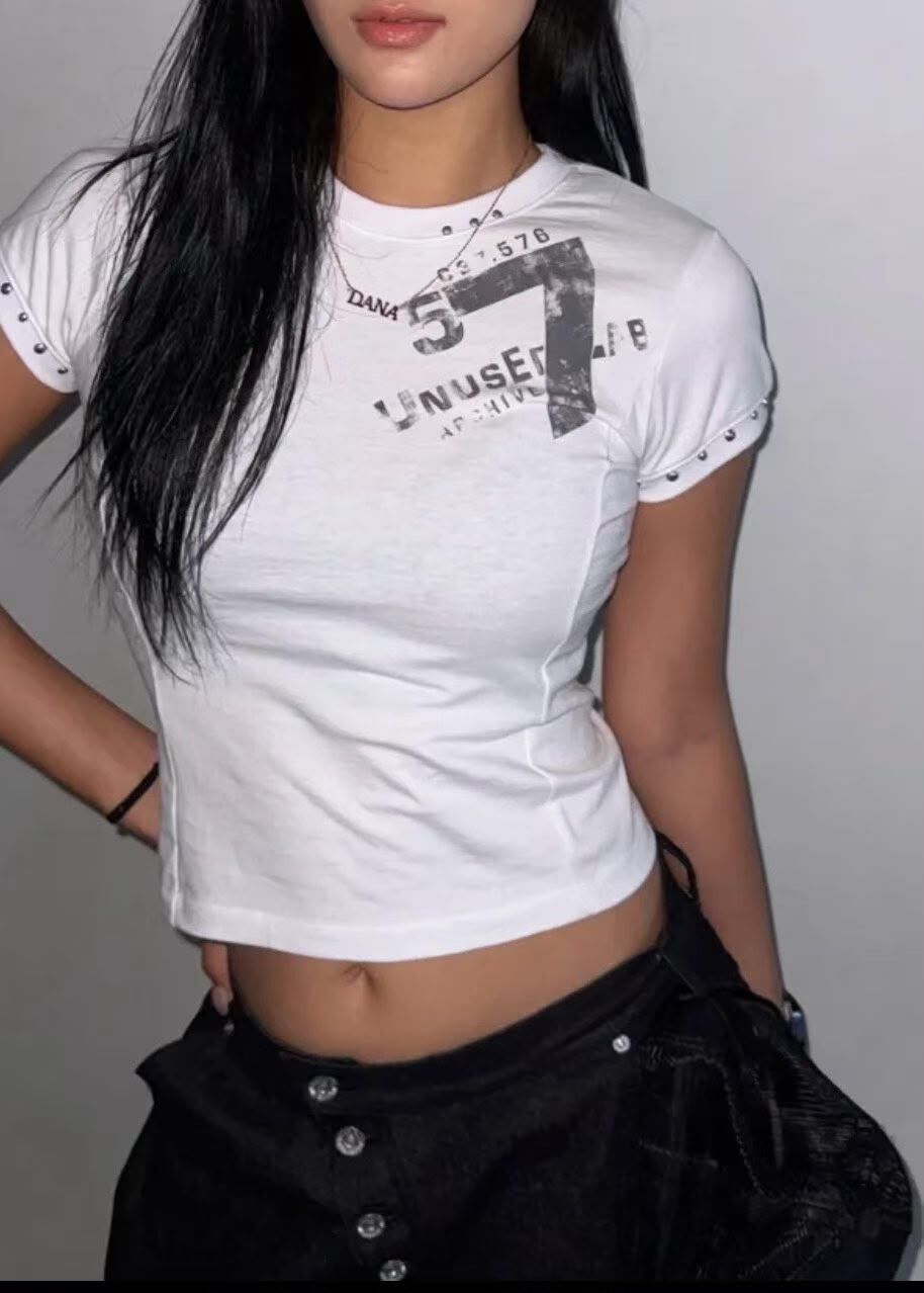 英文字圖案短袖Tee(女裝) UNUSED-190T