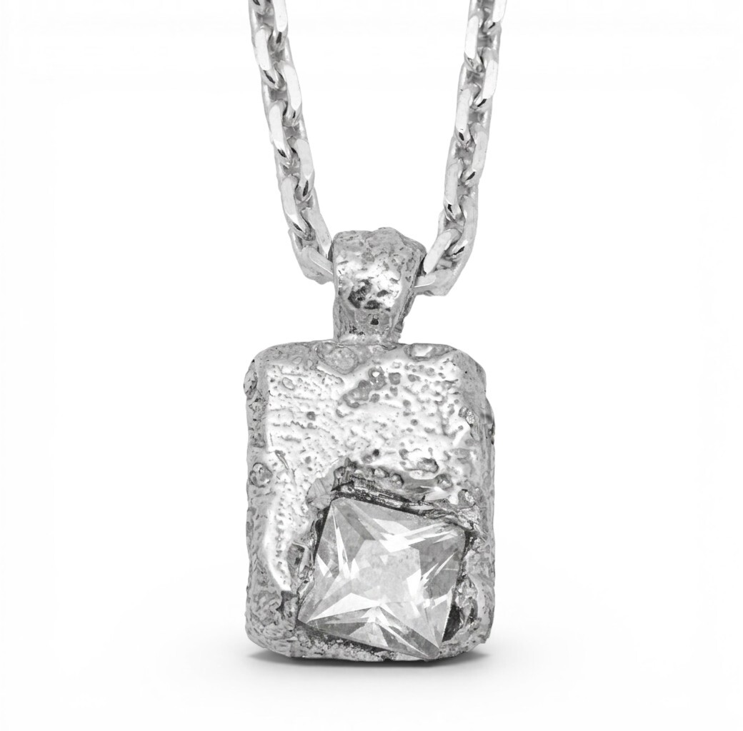 MISZHAN ĴO Gónimos Pendant + Chain