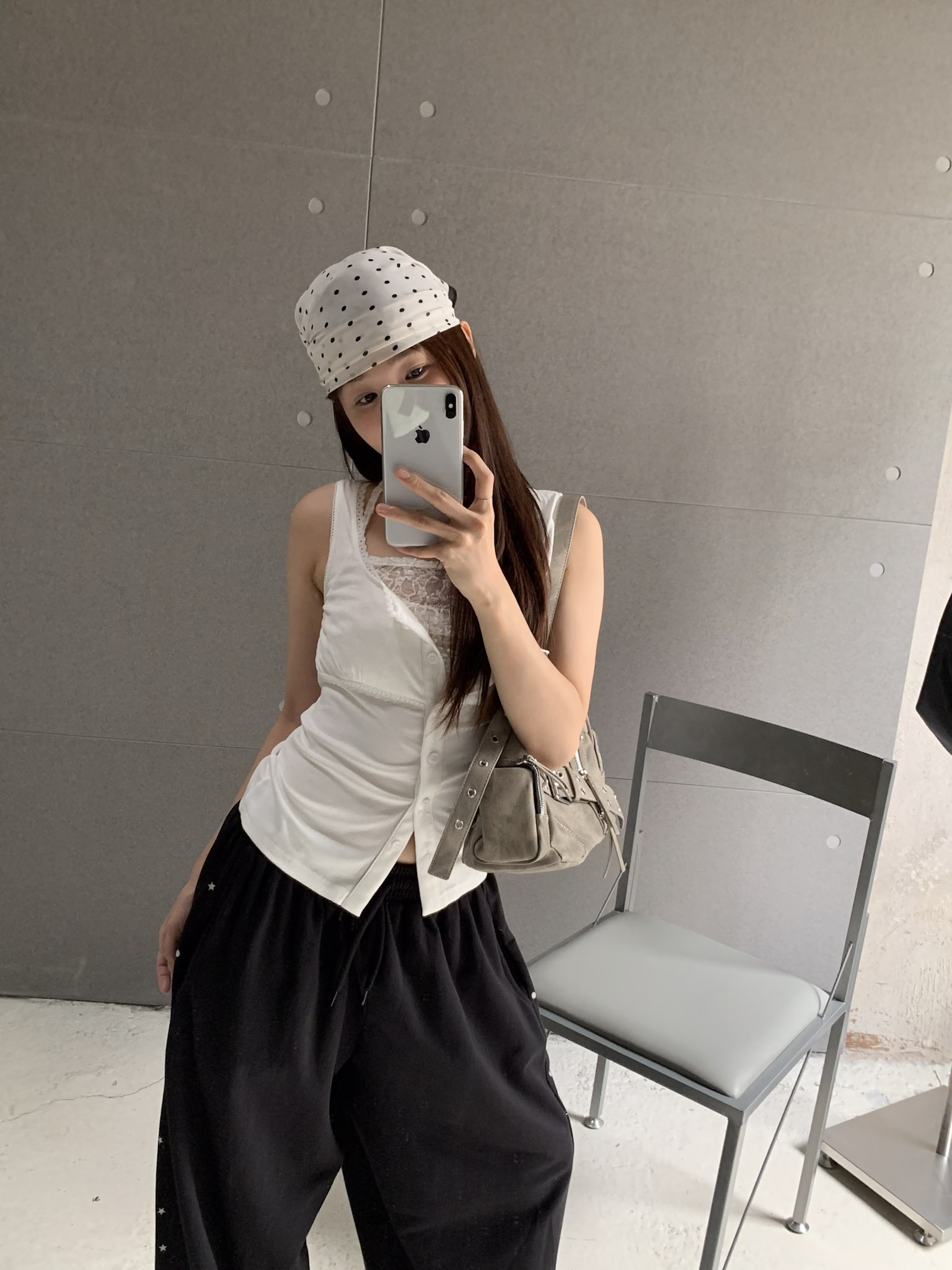 ISA_瑪蓮娜的夏日 低調蕾絲花邊同色釦背心_65093