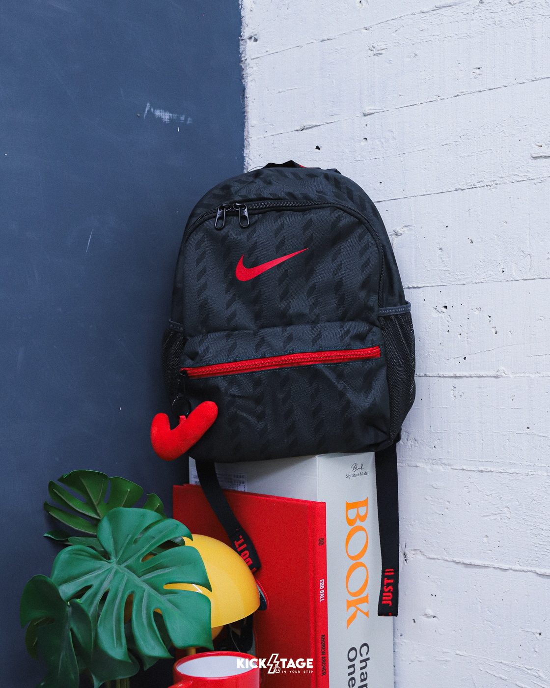 NIKE JDI MINI BACKPACK 深灰紅 鑰匙圈 11L 兒童 雙肩包 後背包【IO1530-010】