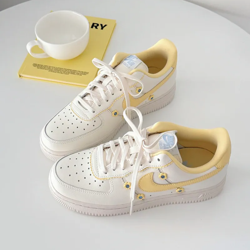 NIKE 休閒鞋 AIR FORCE 1 07 LX 奶油黃 小花 復古 女 IW2348-170