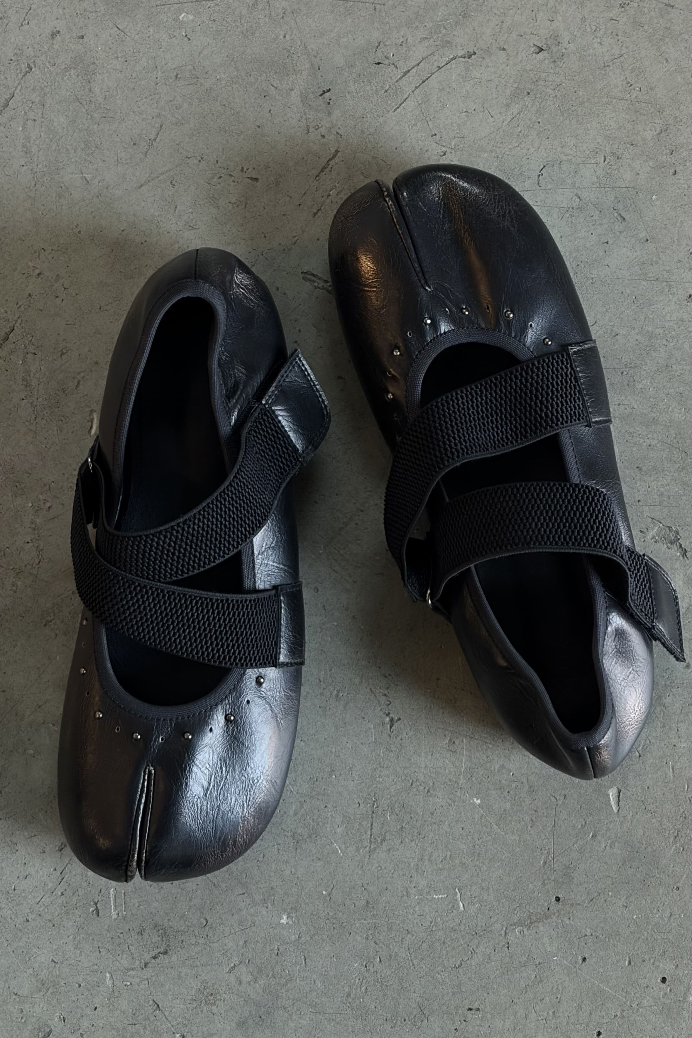 DEINET TABI POINT FLAT SHOES