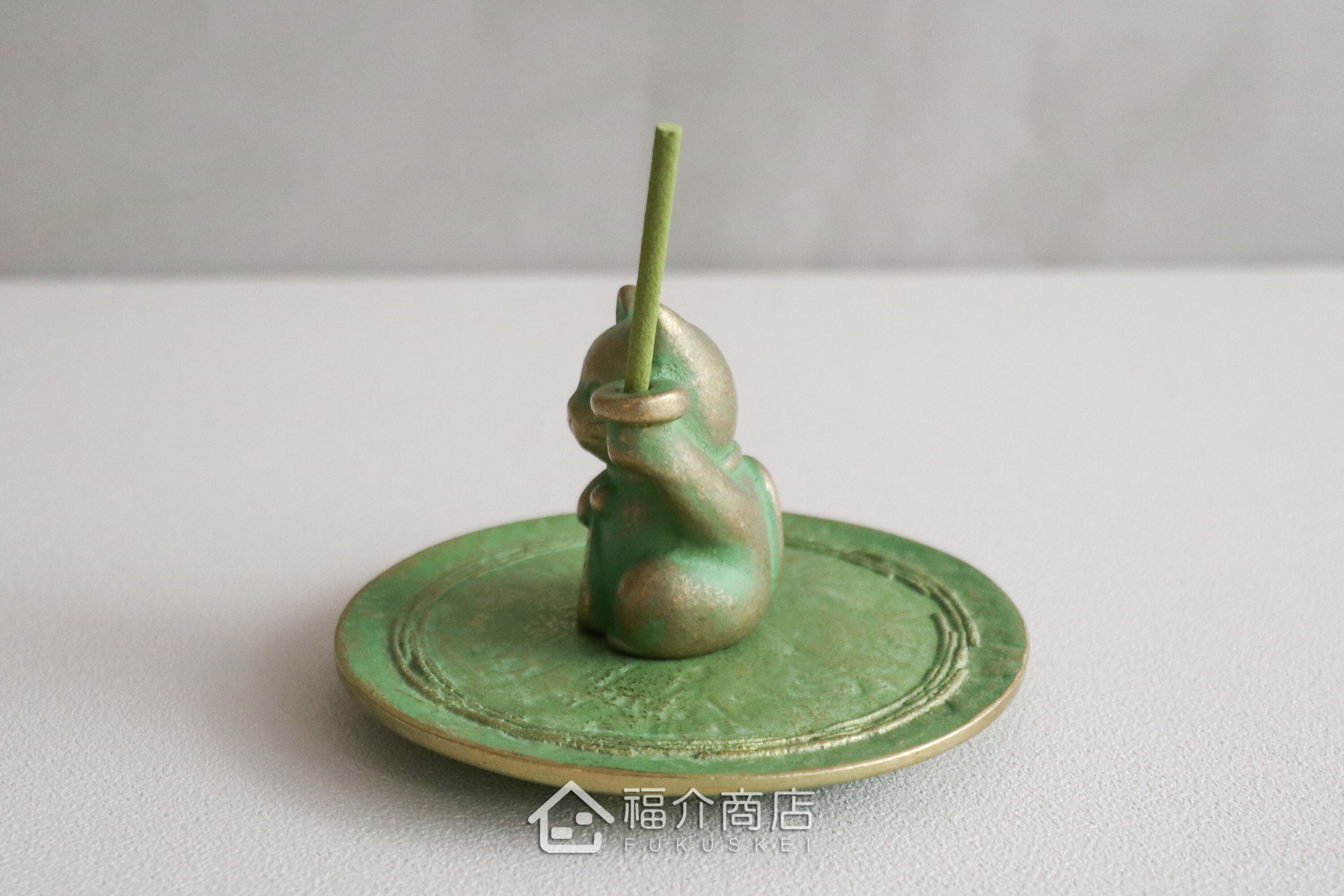 銅製招財貓造型的線香座