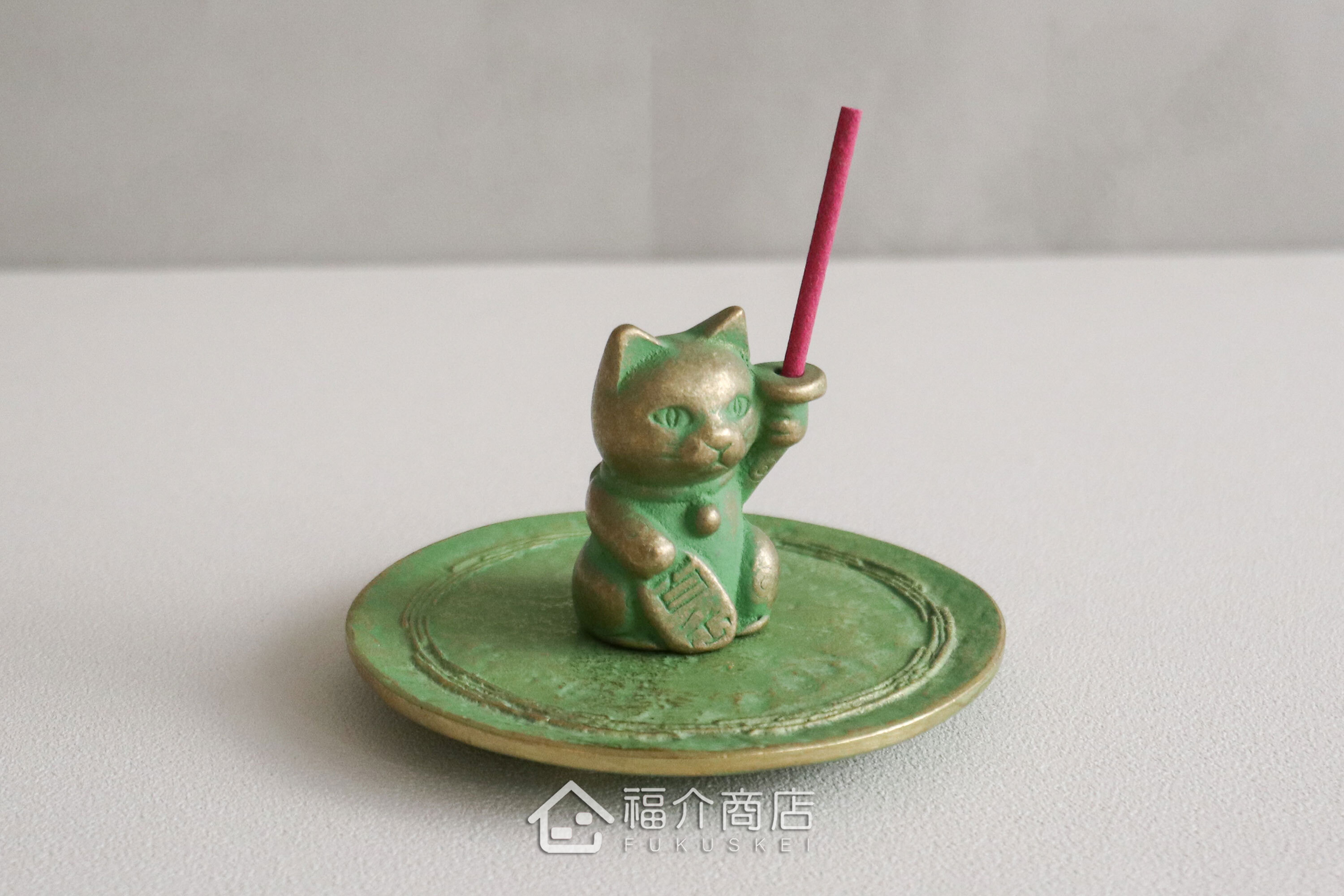 銅製招財貓造型的線香座