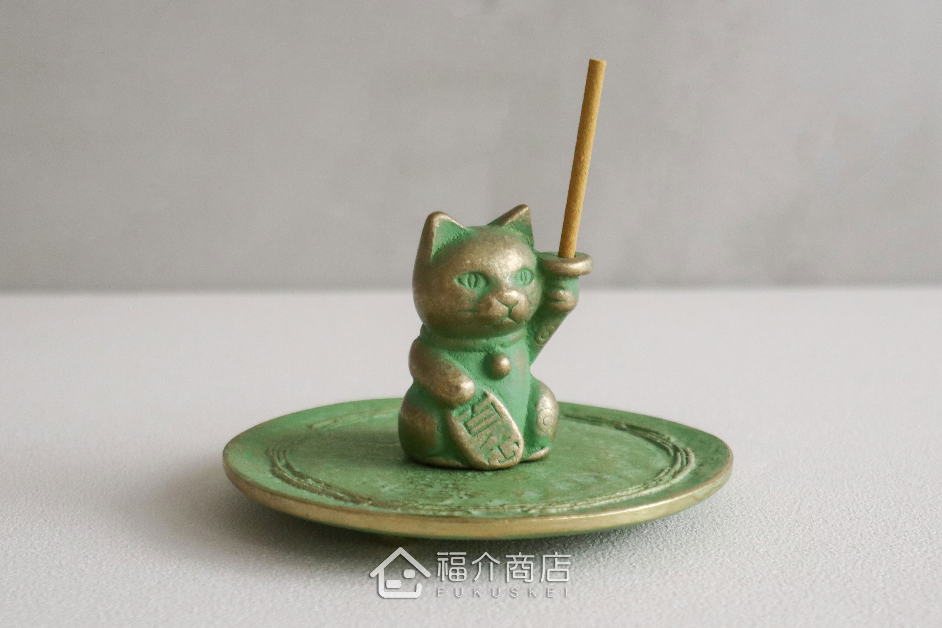 銅製招財貓造型的線香座