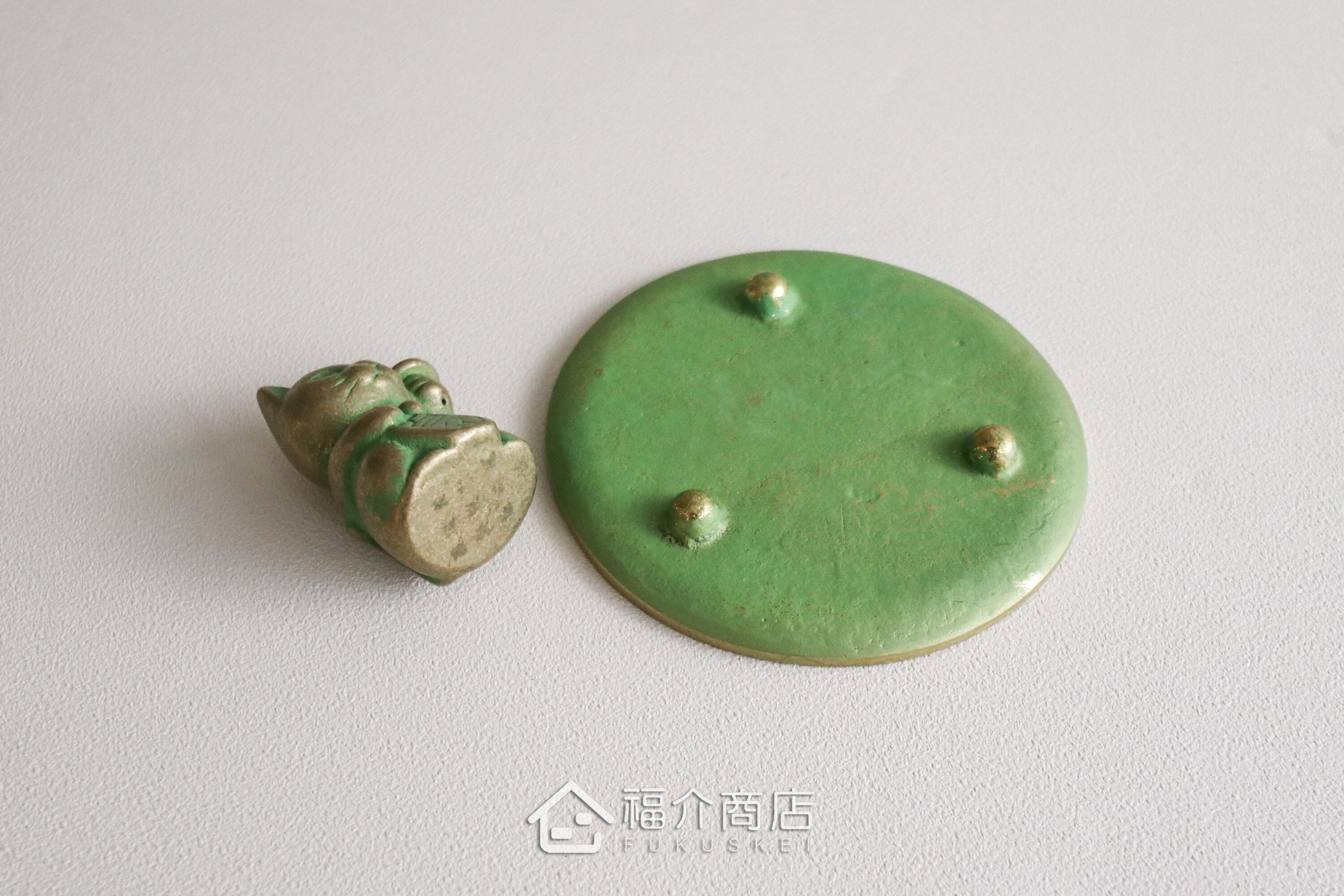 銅製招財貓造型的線香座