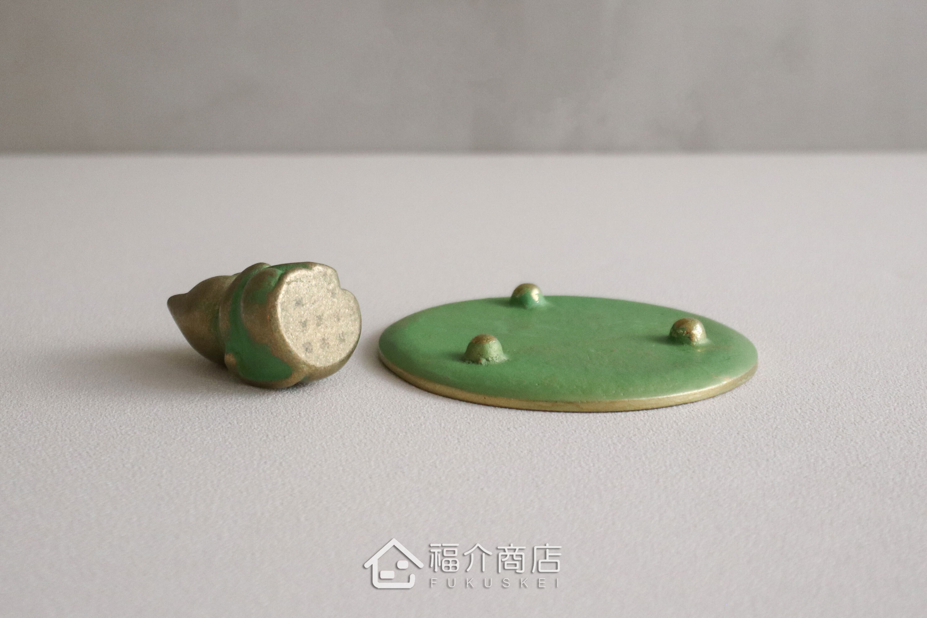 銅製招財貓造型的線香座