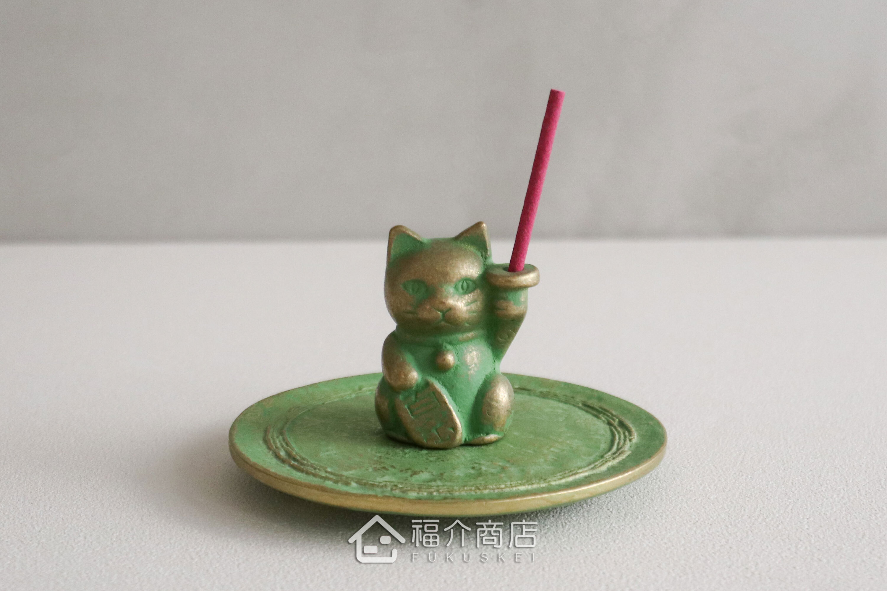 銅製招財貓造型的線香座