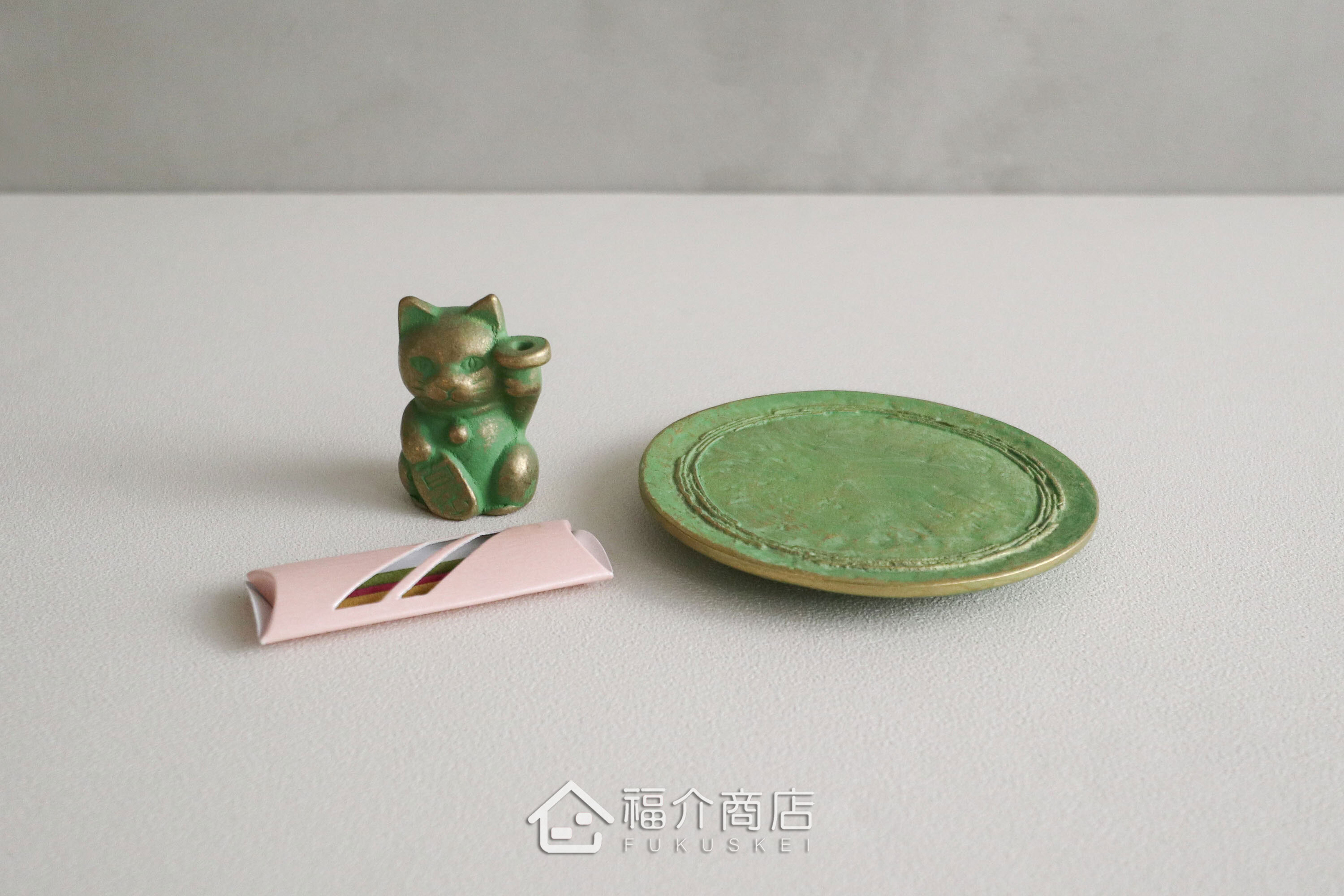 銅製招財貓造型的線香座