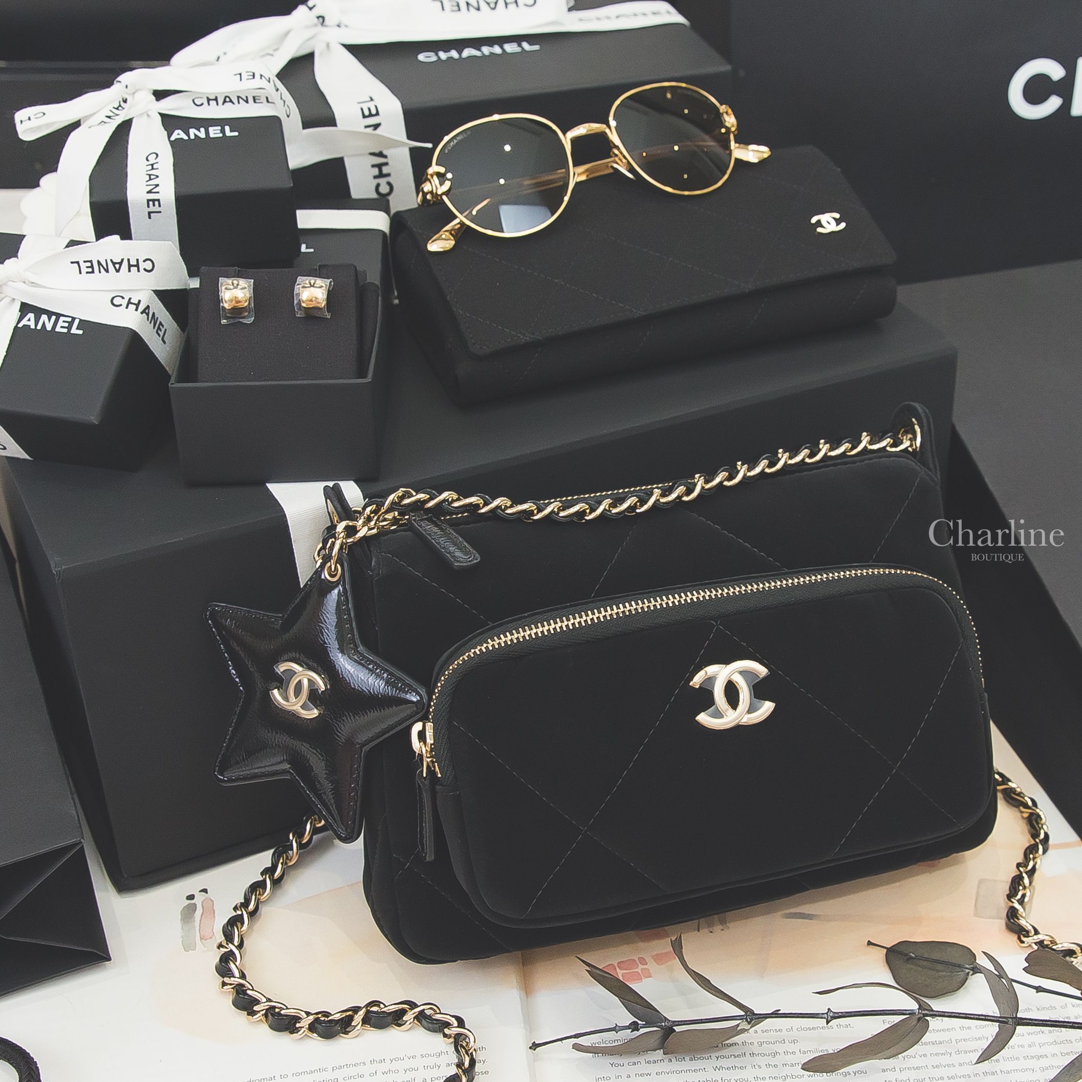 Chanel Clutch With Chain 黑色金CC金鍊星星鏡子掛飾絲絨大菱格紋肩背包,Chanel Stud 金色黑CC圓圈耳環,Chanel Pantos 金色圓框深棕色鏡片側邊金CC太陽眼鏡-Charline Boutique 精品代購
