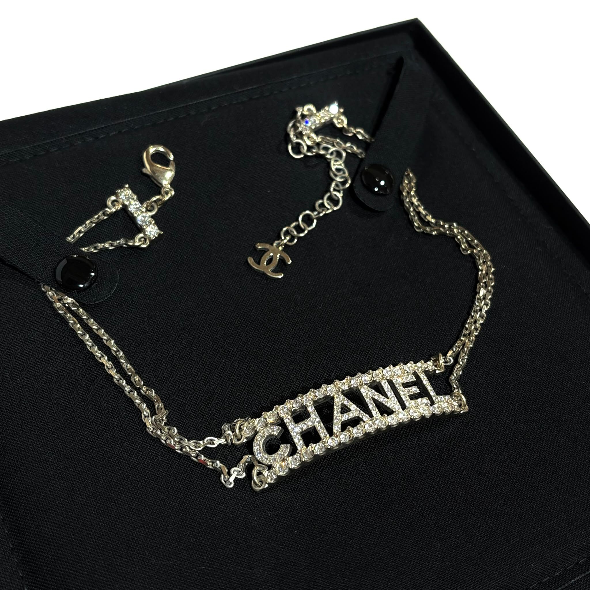 98%NEW CHANEL頸鍊 淡金屬/雙排水鑽LOGO 香奈兒CHOKER NECKLACE #BRAND NEW #香榭站正品