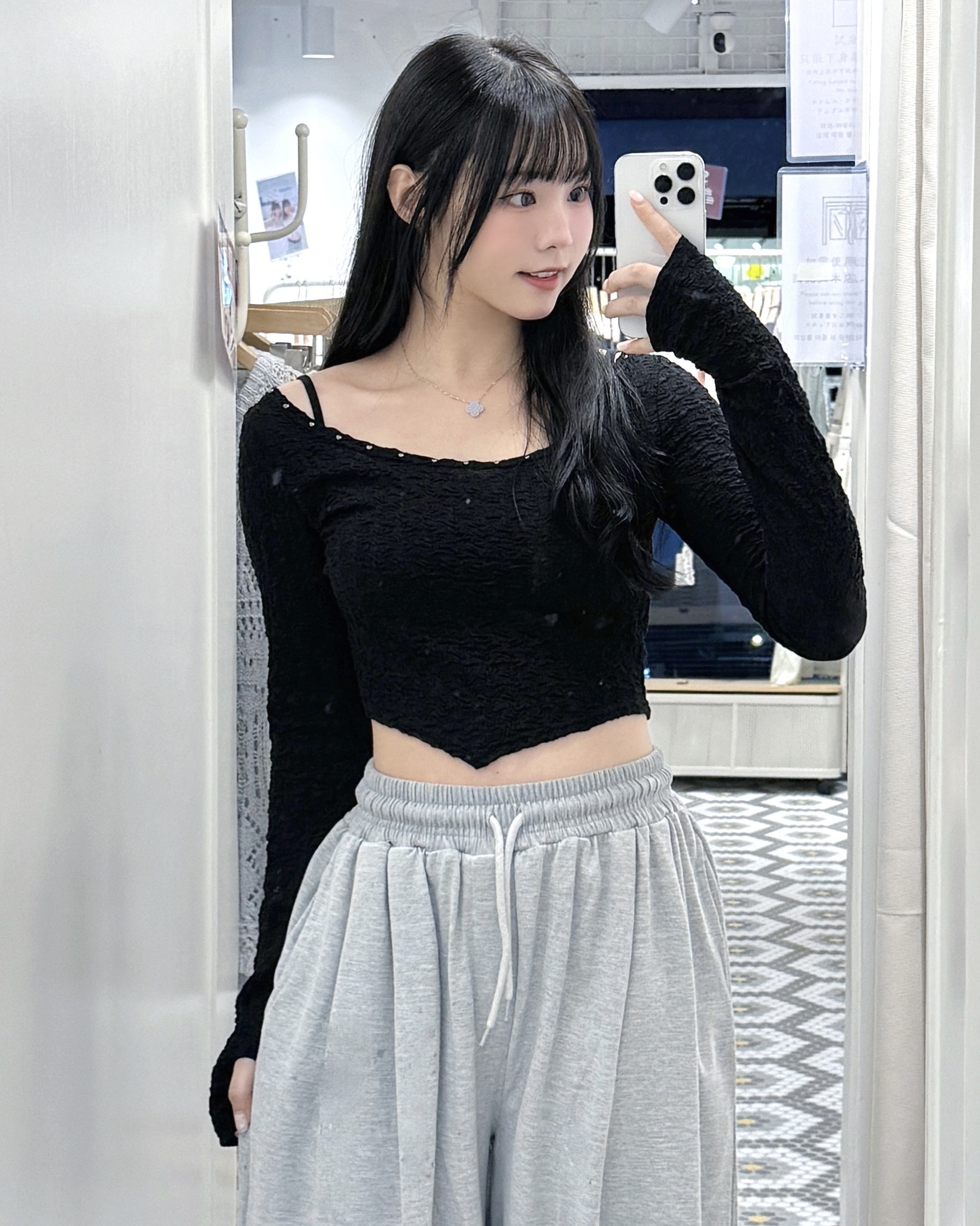 T1612｜個性型格窩釘圓領皺布修腰長袖上衣.𖥔 ݁ ˖°.