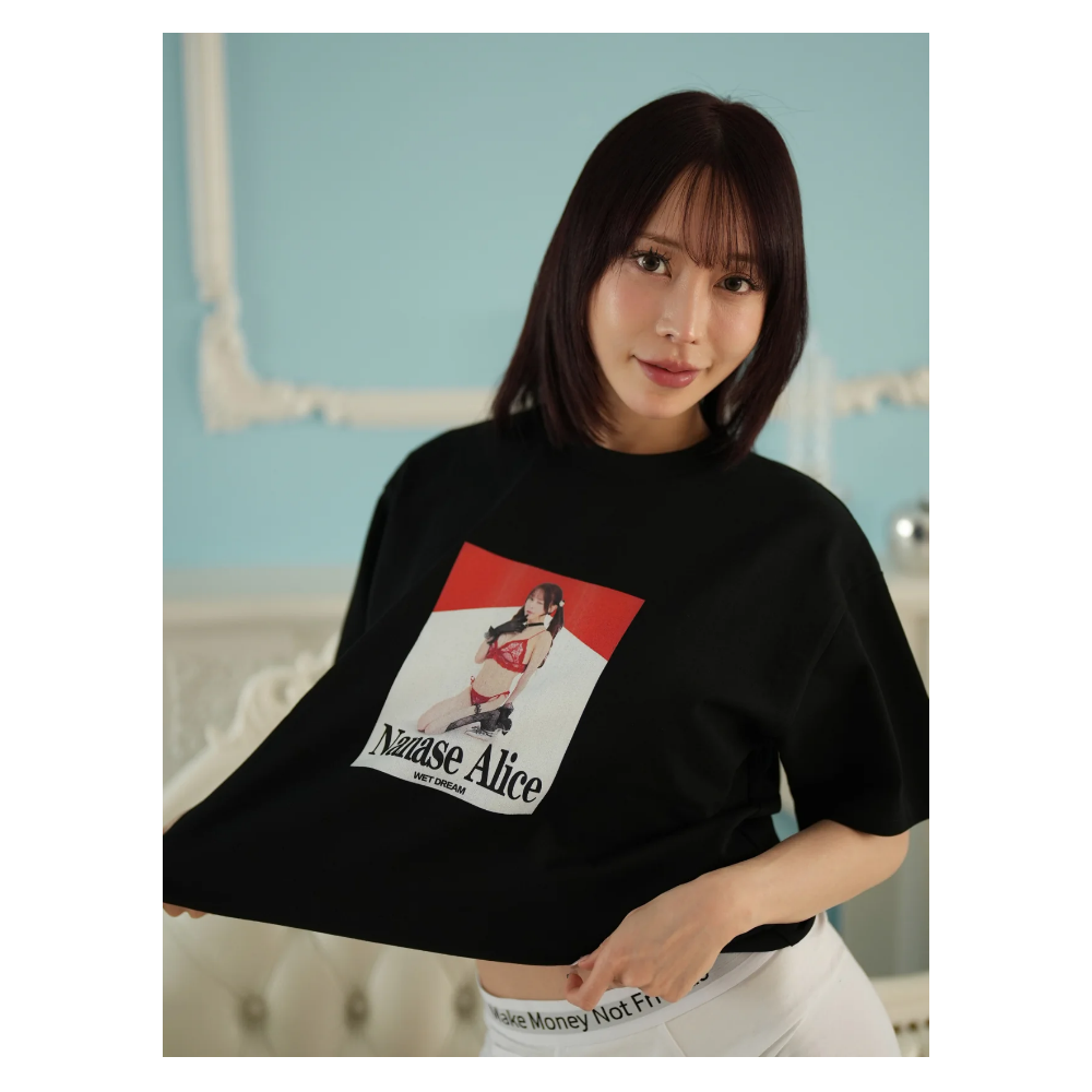 七瀬アリス 七瀨愛麗絲 《萬寶路盒》TEE