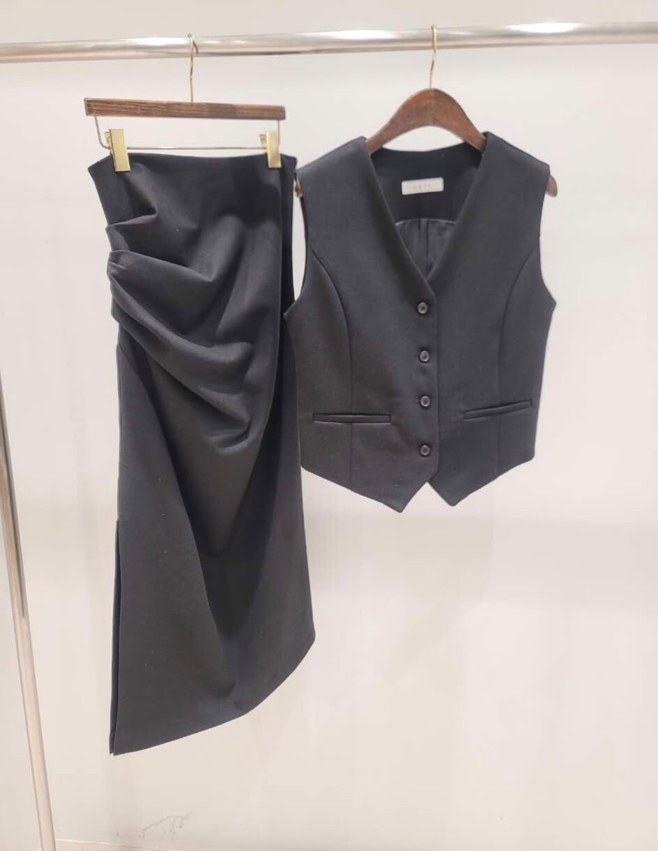 【限量】20 羊毛 CT80 胸 38 長19 .5 腰   26 長 35.5 hip 36   $999