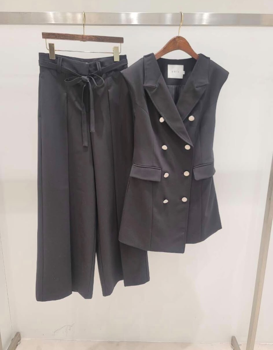 【限量】CT82   下身 褲 腰 27 HIP 40  長 40  $999