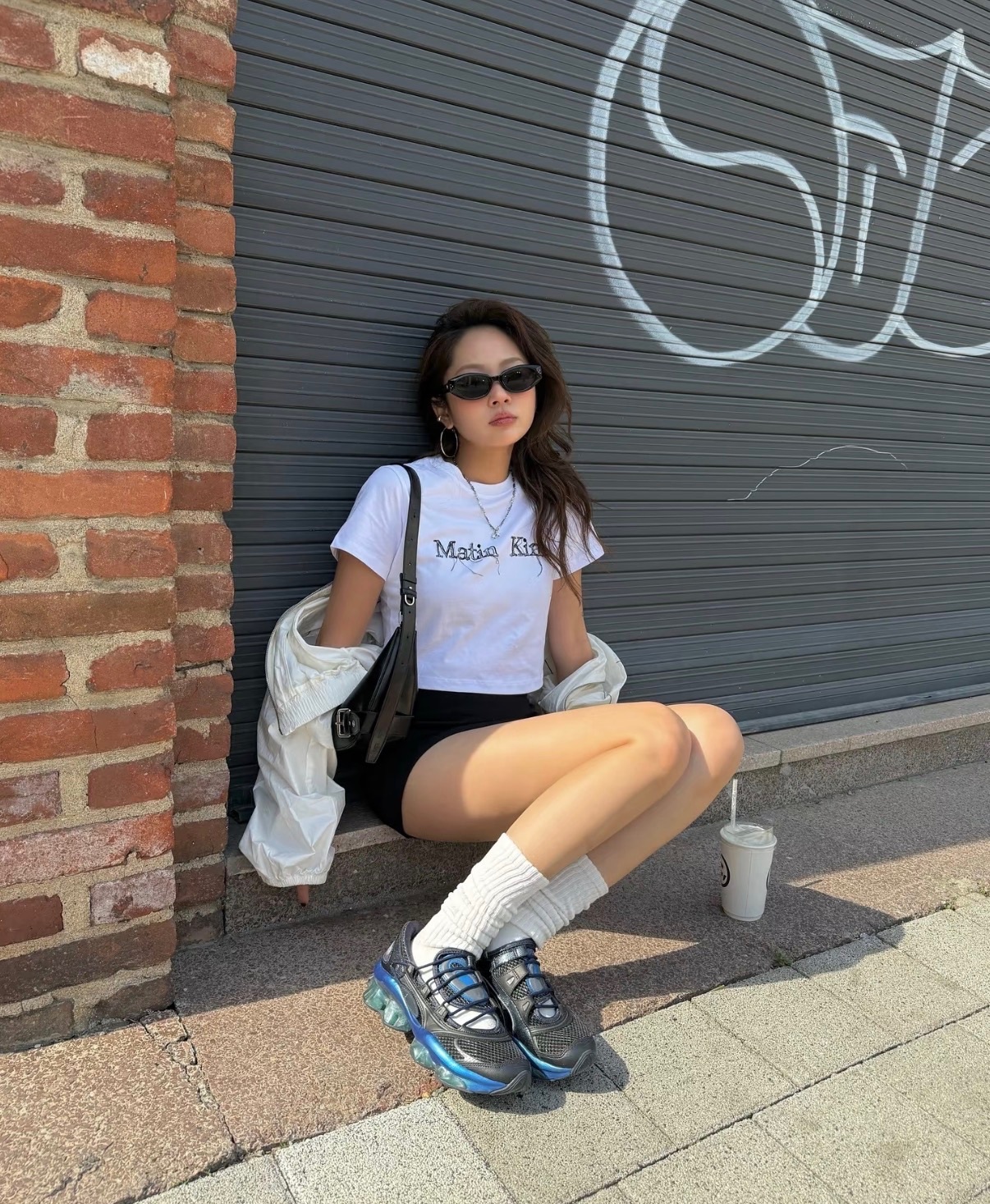 【9 AUG截單！限時優惠預訂】MATIN KIM LOGO THREAD POINT CROP TOP（2色）