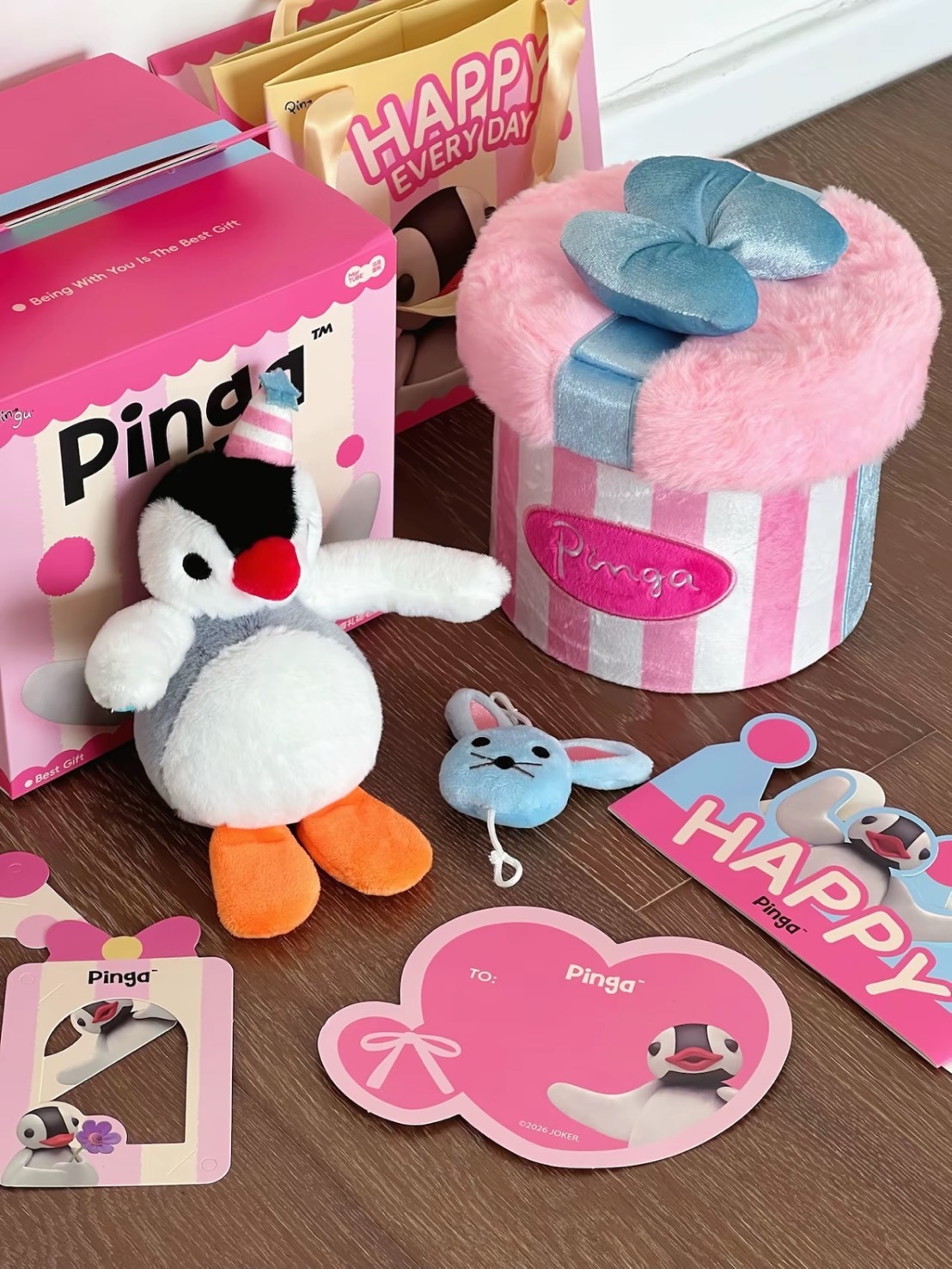 正版授權 企鵝家族 Pinga 粉色毛絨生日驚喜盒