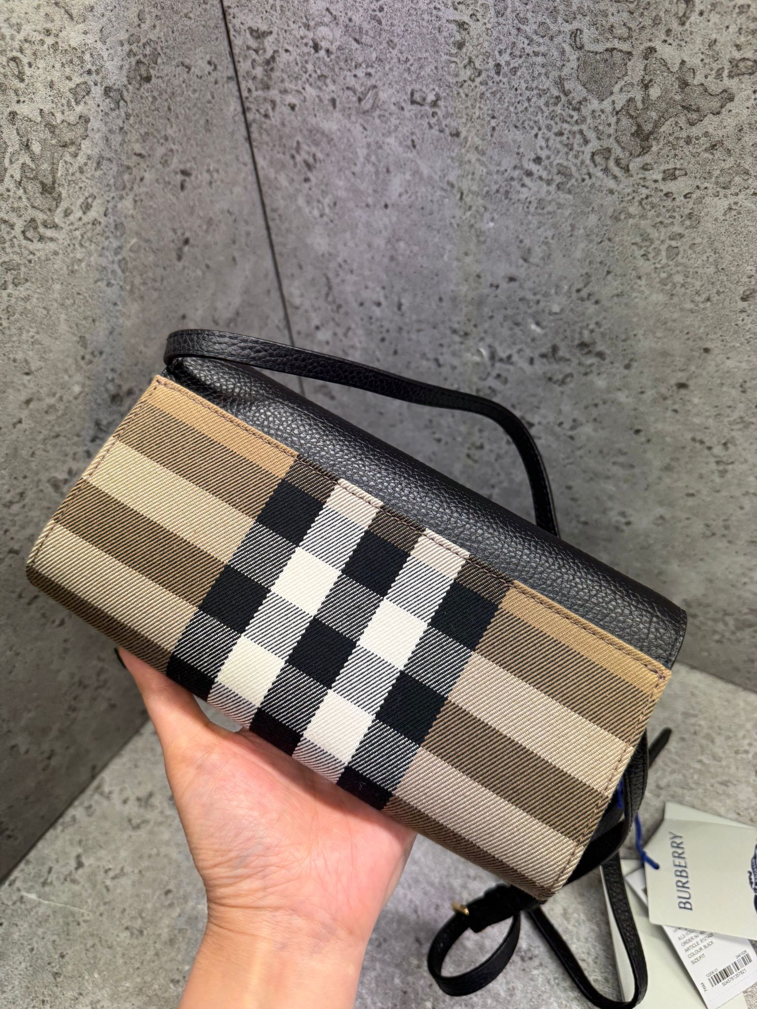 LYS02192 Burberry 經典格紋拼皮革斜孭袋