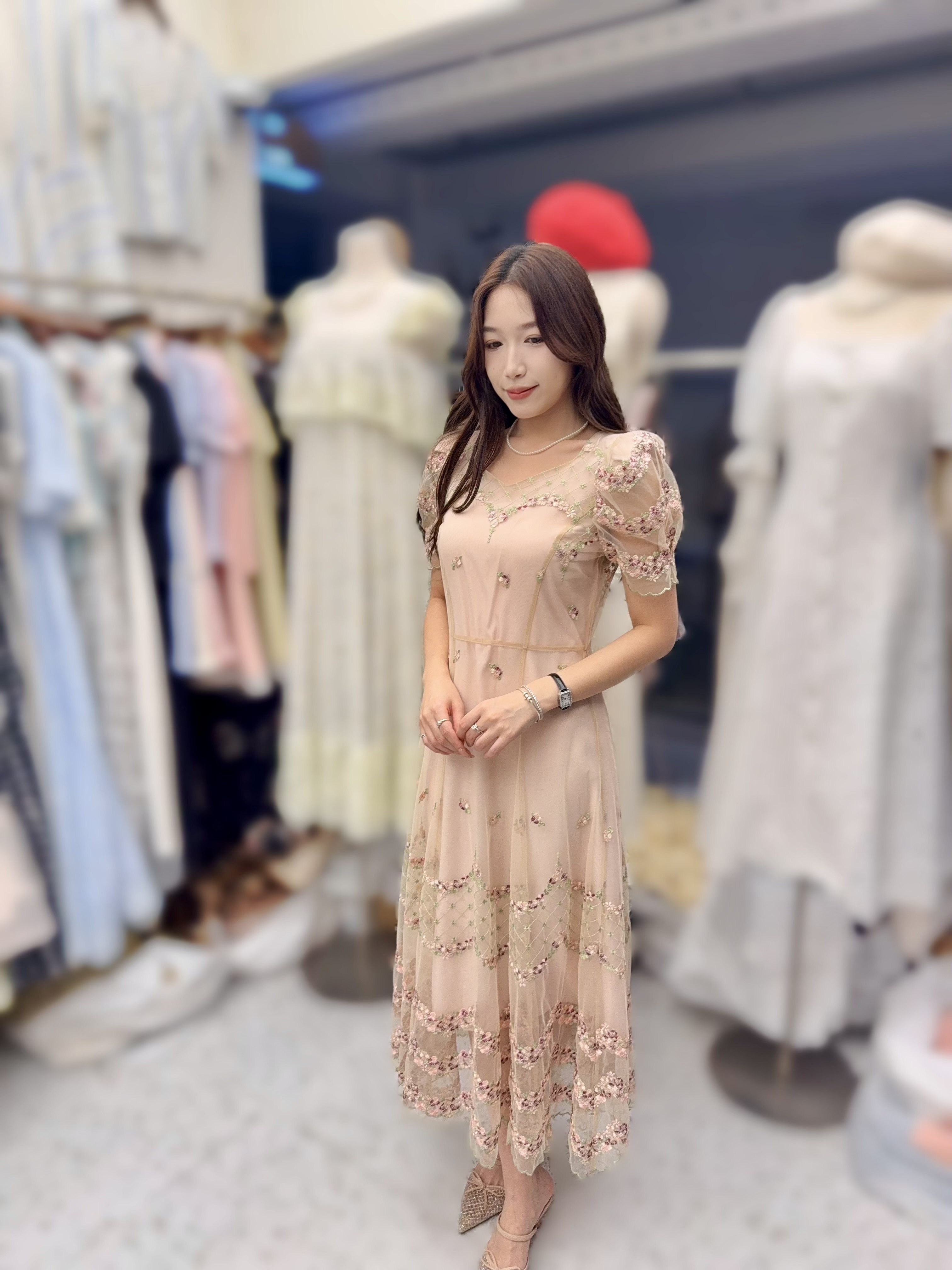 CT40   高貴碎花連身裙  S:胸36 腰32  Hip43  長48 / M:胸38  腰34 hip45 長48 $999  童你同款