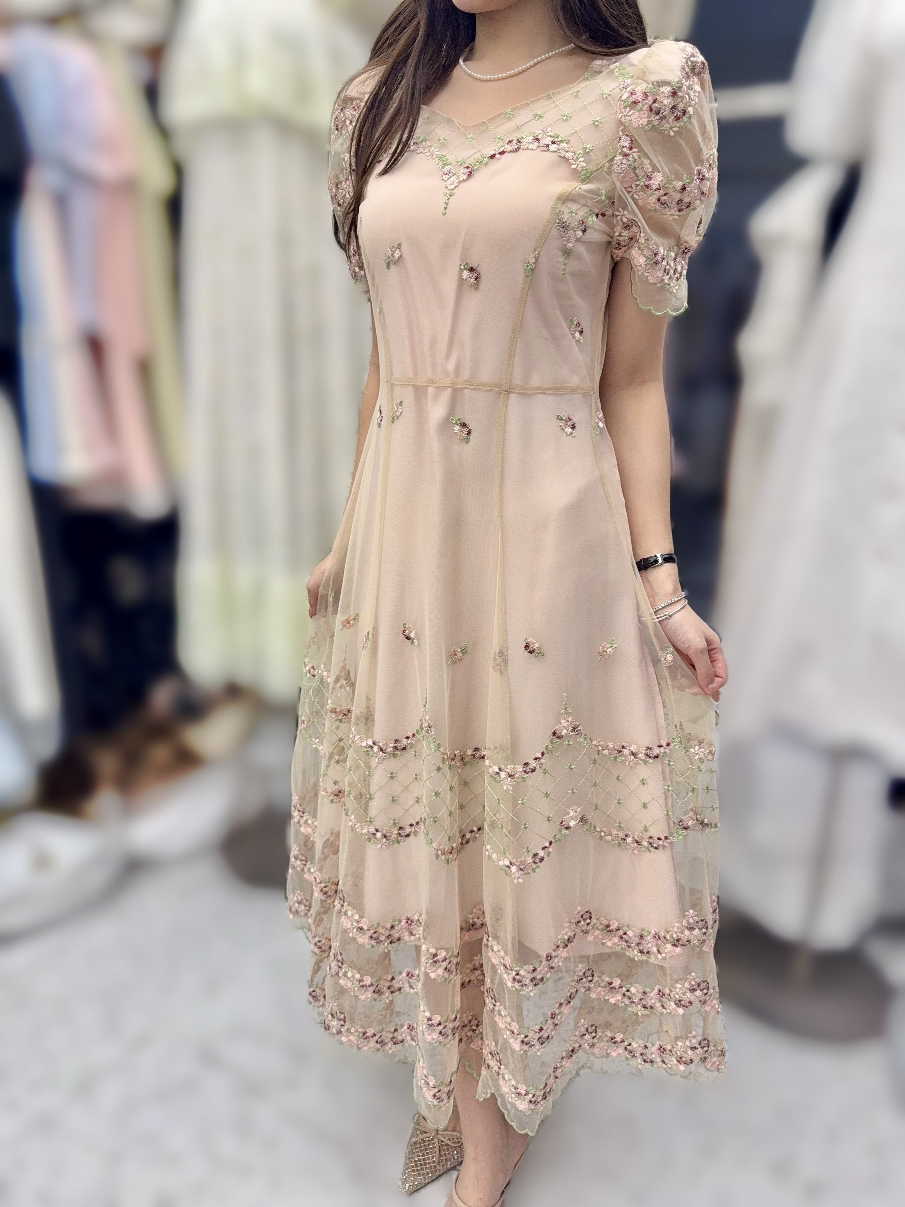 CT40   高貴碎花連身裙  S:胸36 腰32  Hip43  長48 / M:胸38  腰34 hip45 長48 $999  童你同款