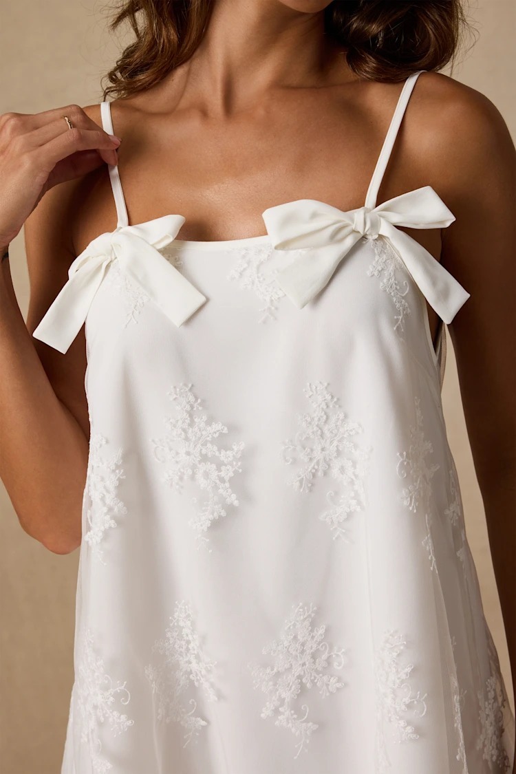 White Love白色蝴蝶網紗結蕾絲刺繡Dress