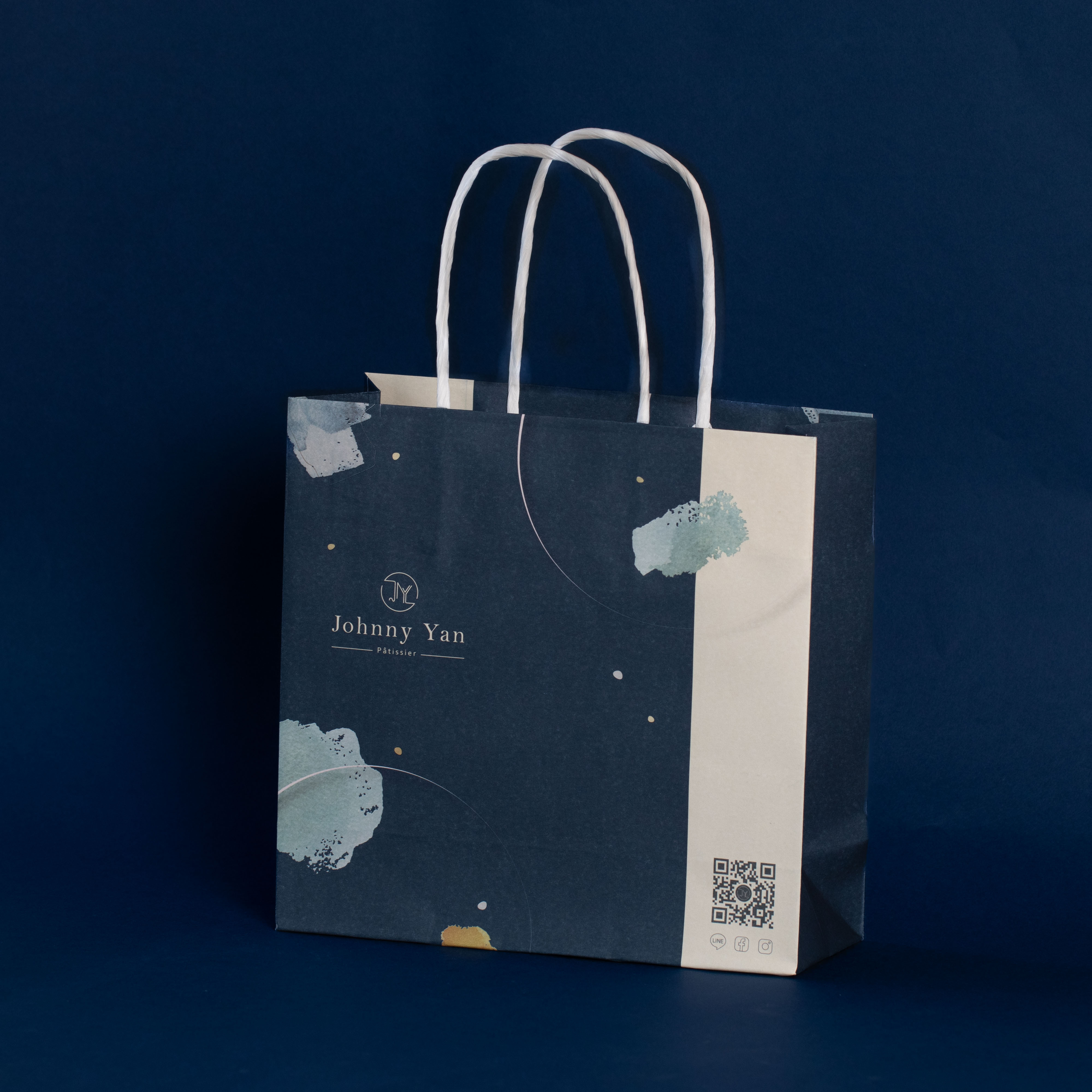 【Hong Kong Orders】Small Signature Gift Bag
