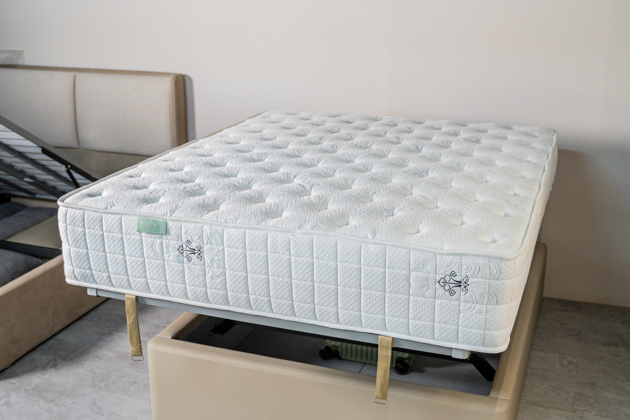 🛏️ 平移式掀床底｜大容量收納