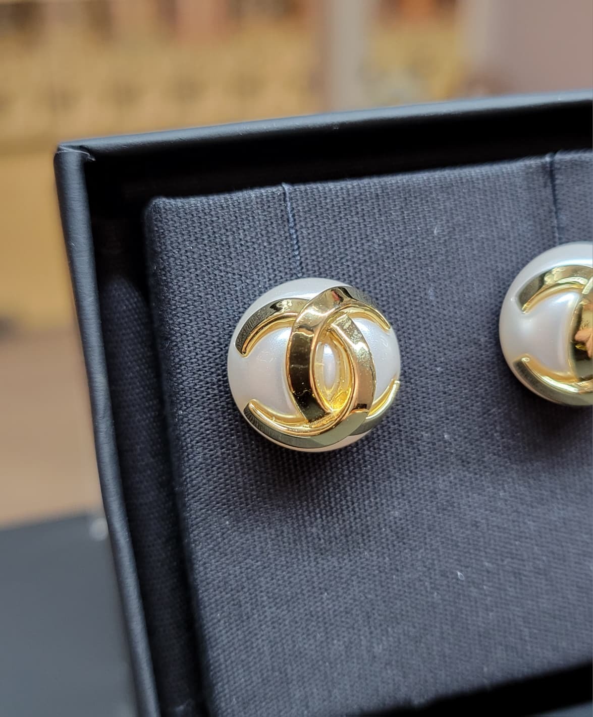 CHANEL ABH919 PEARL GOLD EARRINGS