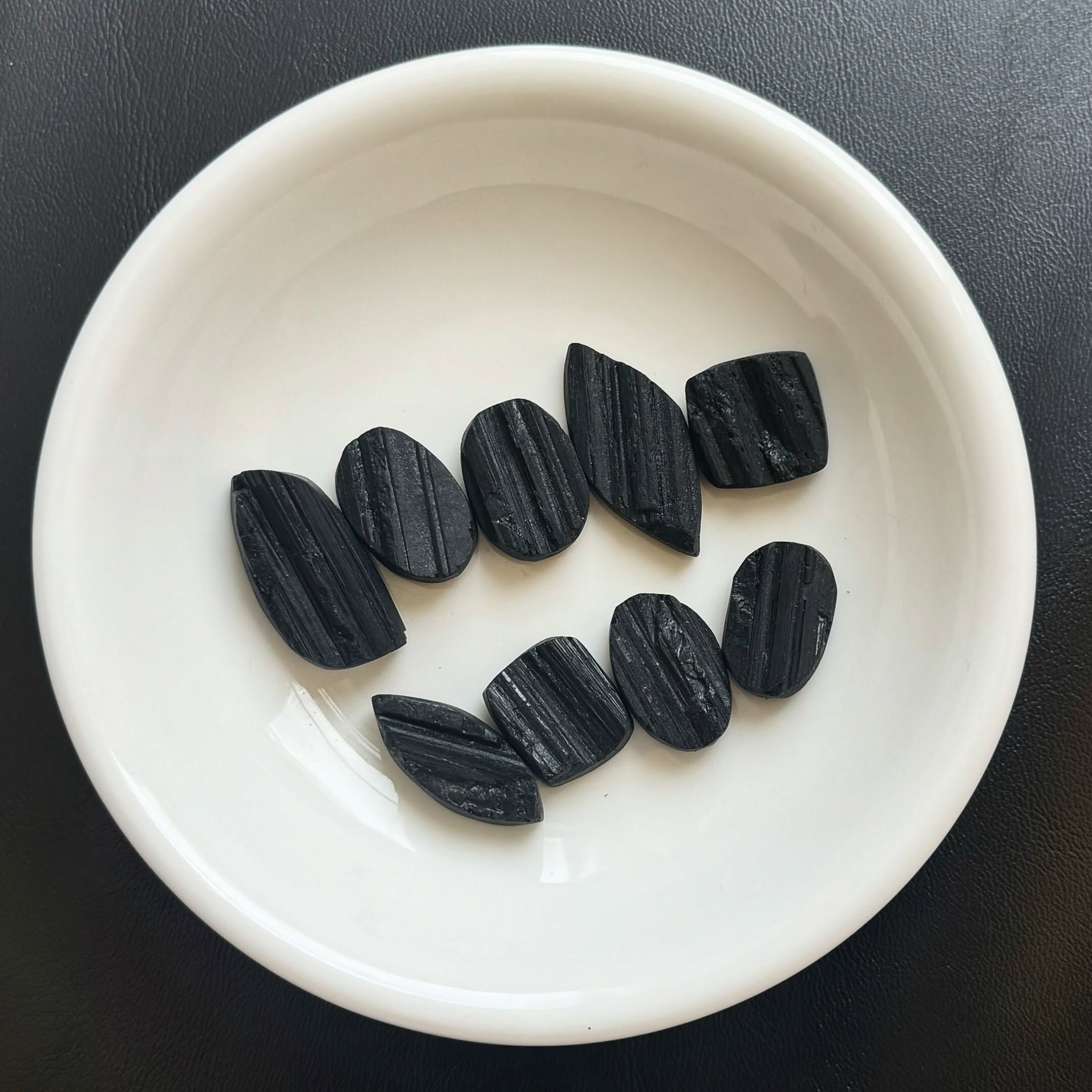 [原石] 黑碧璽 原礦 水晶蛋面 約 2 公分