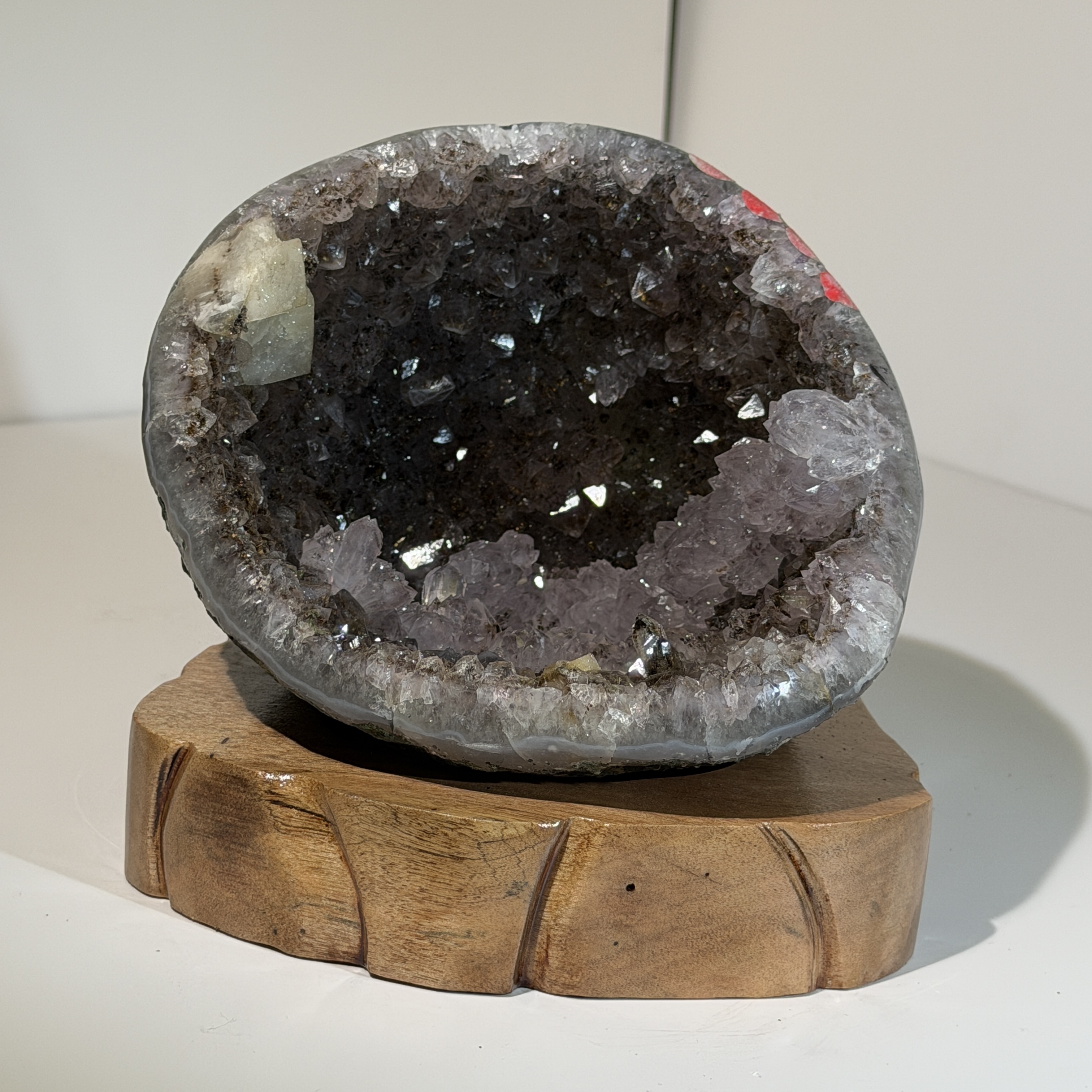原皮鈦晶洞 1.94KG AC2475