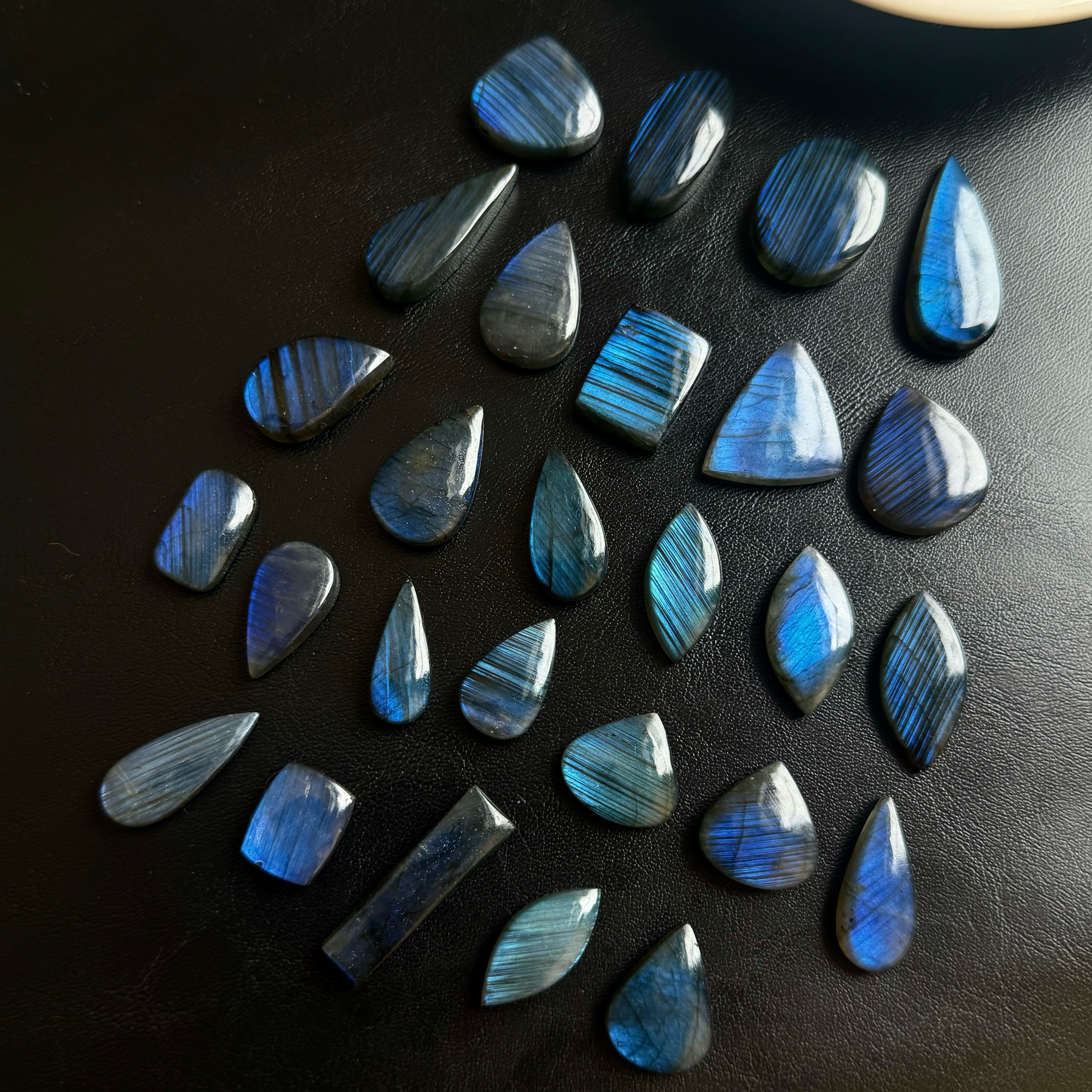 [原石] 魔鬼拉長石 水晶蛋面 約 22x10x5mm