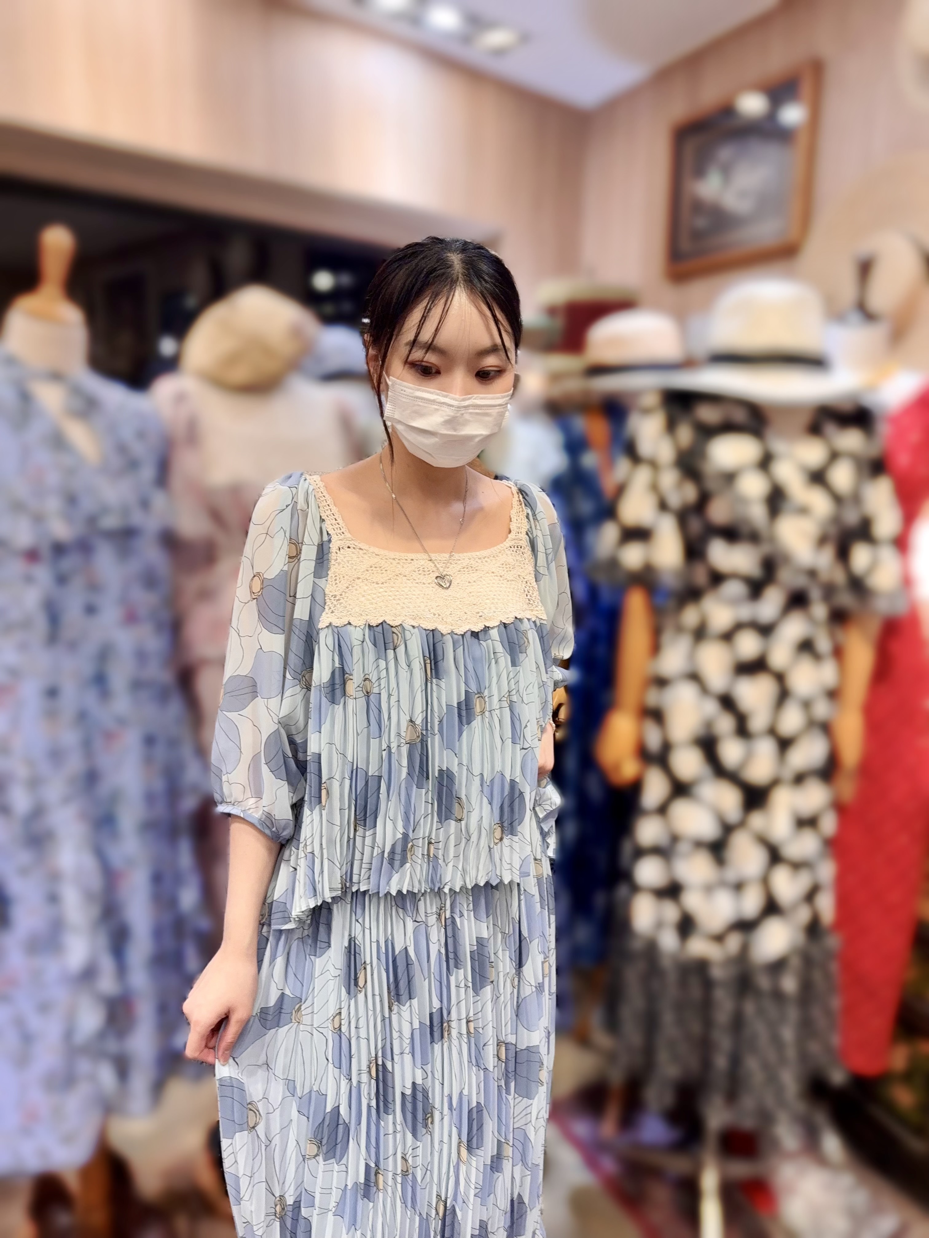 KB68   上衣 胸42  長21   $649  校長價