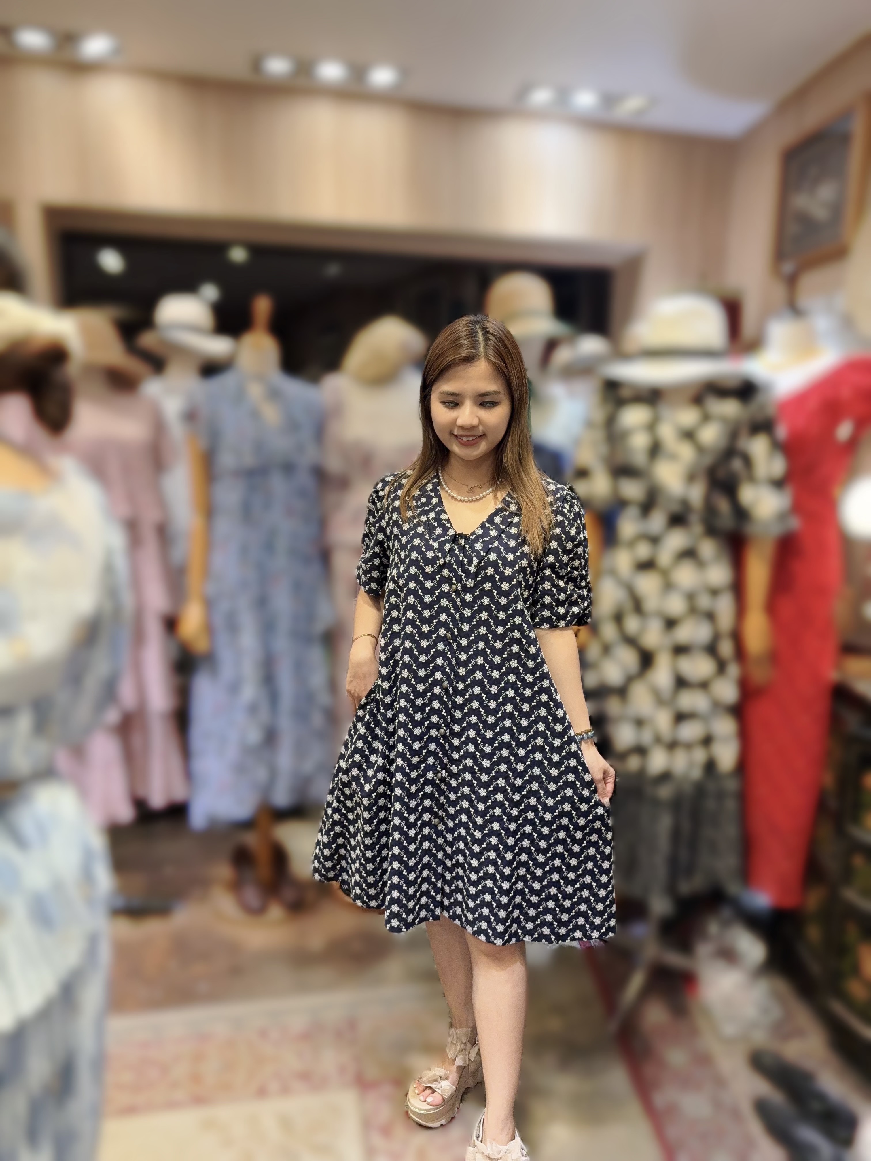KB78 刺繡連身裙 胸40   腰 44  HIP50    長36   $719