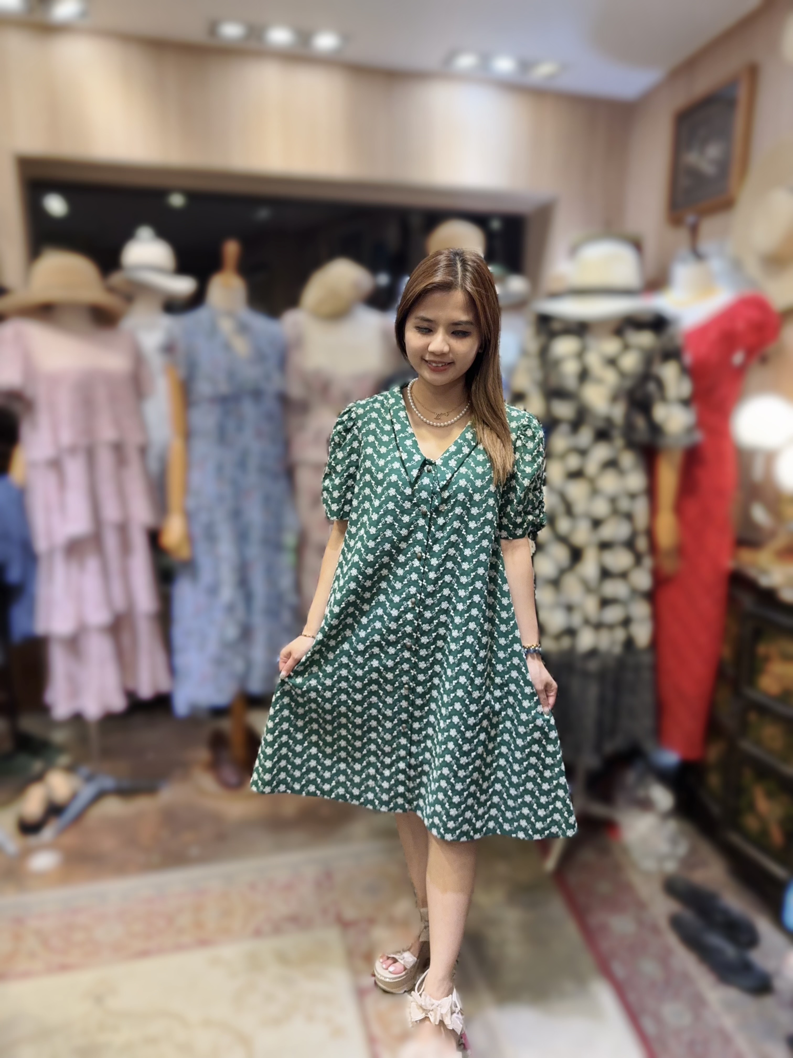 KB78 刺繡連身裙 胸40   腰 44  HIP50    長36   $719