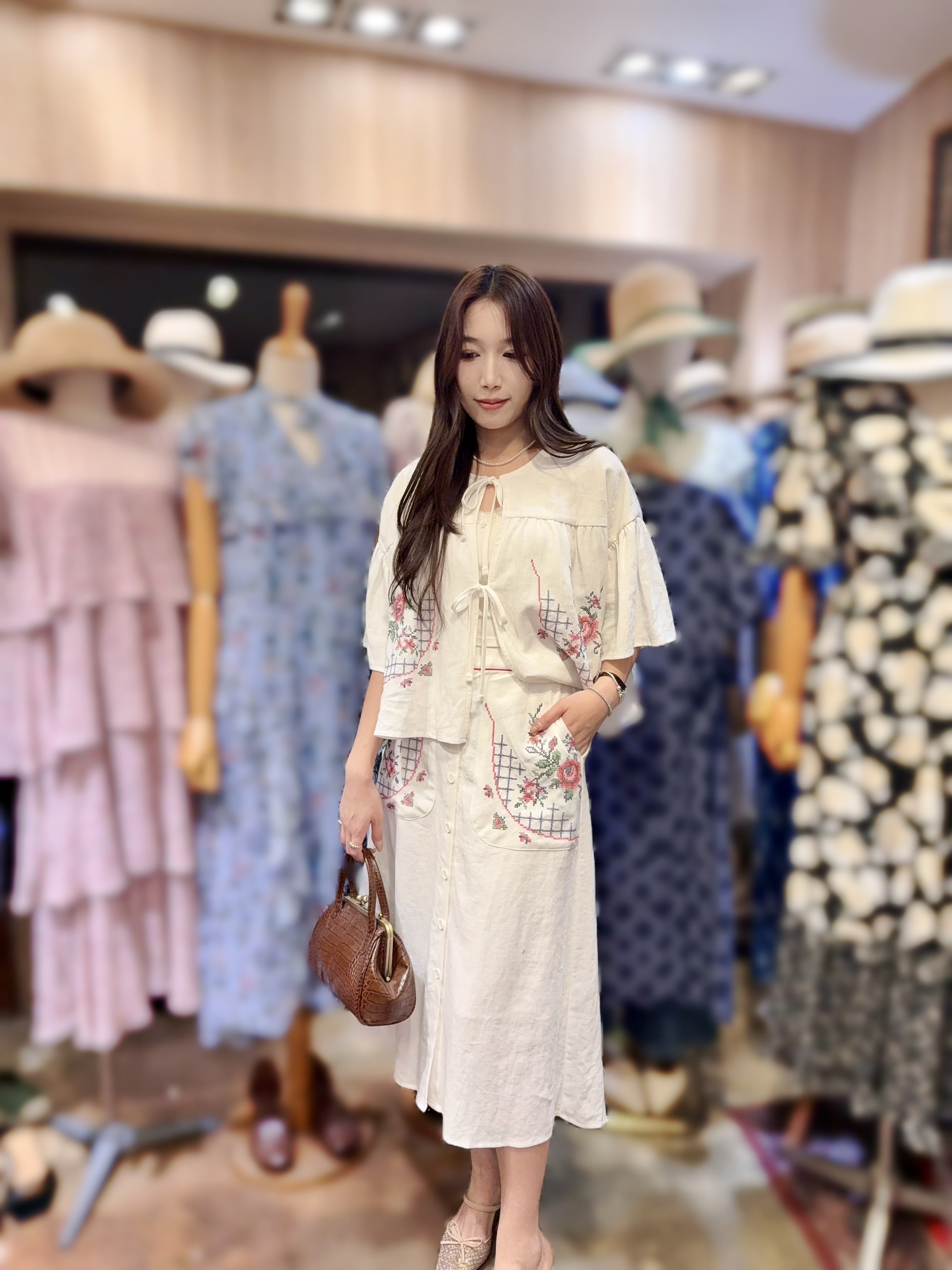KB62   下身 刺繡長裙 腰26-34 HIP44  長31 $799