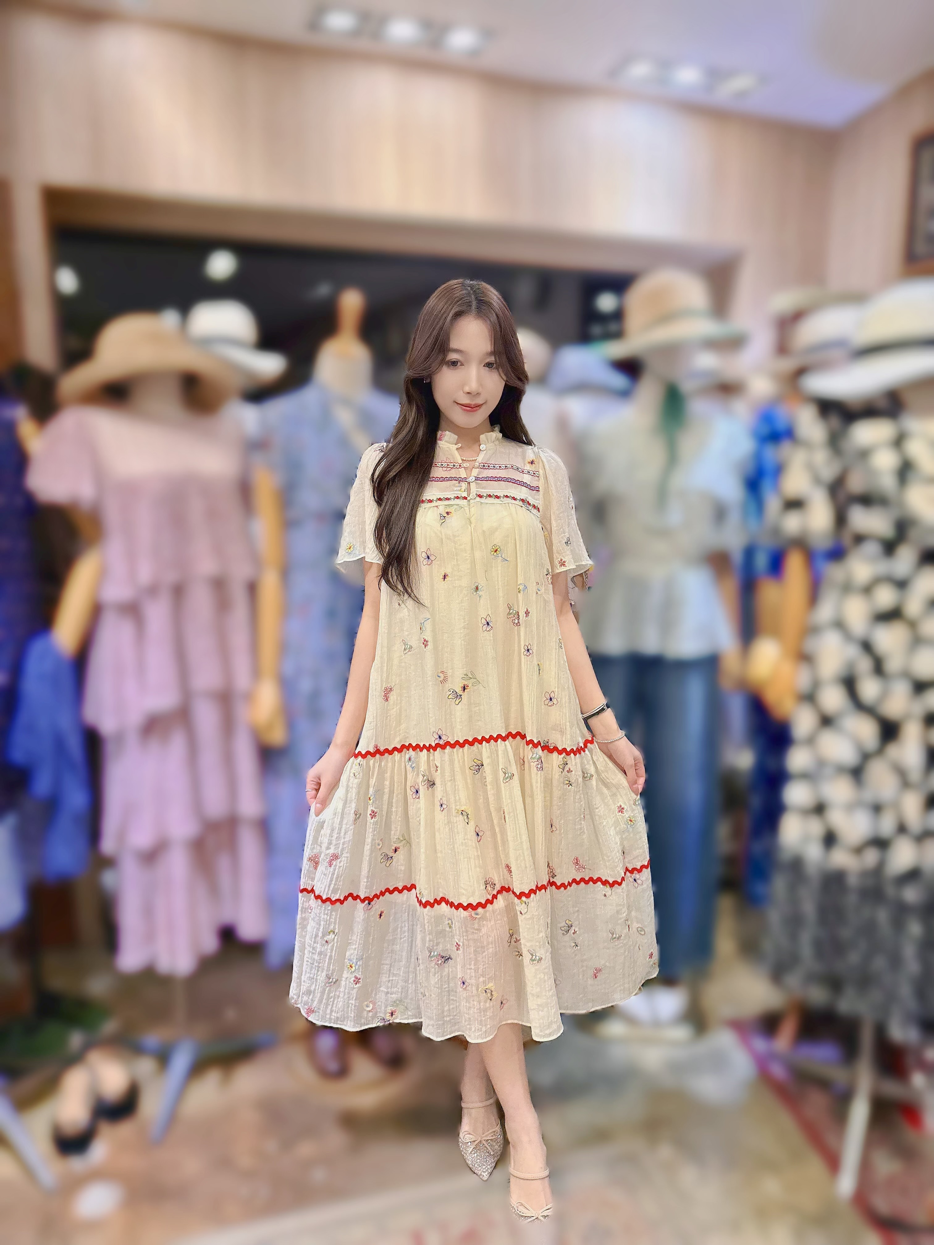 KB11   高質刺繡連身裙  胸43 腰48 hip50 長44.5 $799 (一口價)  童你同價