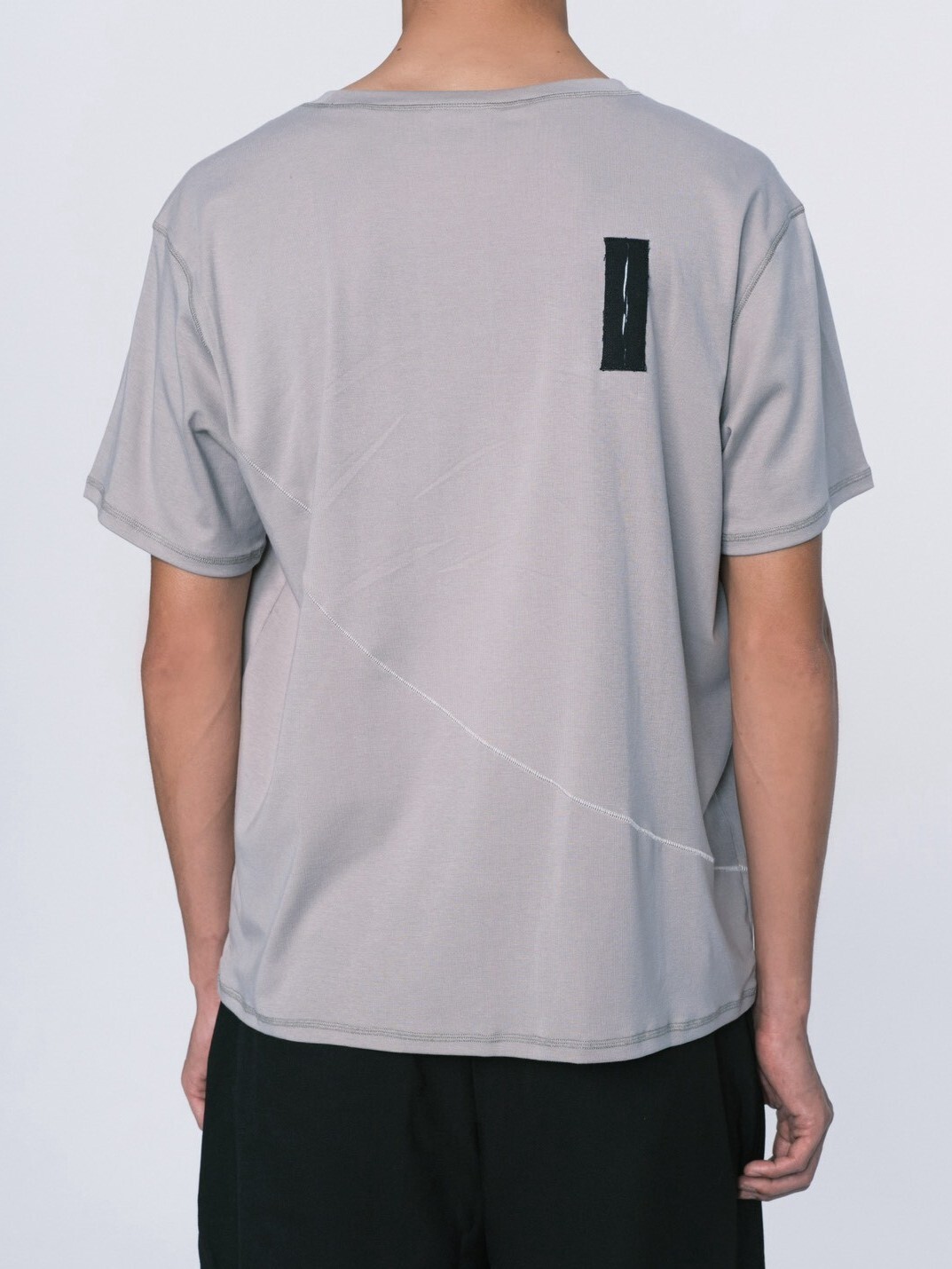 RE VER'S 解構壓線質感灰 貼布涼感短袖 Patched Grey T-shirt