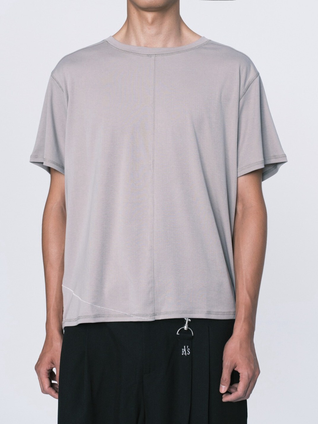 RE VER'S 解構壓線質感灰 貼布涼感短袖 Patched Grey T-shirt