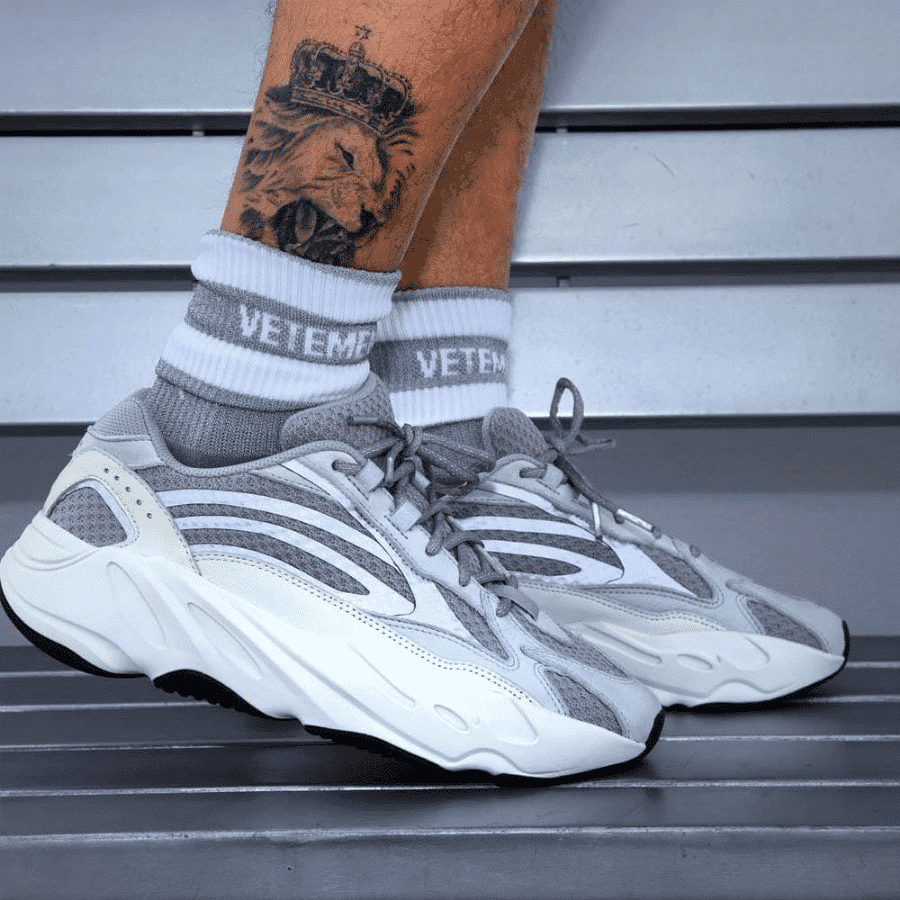 【逢甲 FUZZY】Adidas Yeezy Boost 700 V2 Static 白灰 3M反光 EF2829