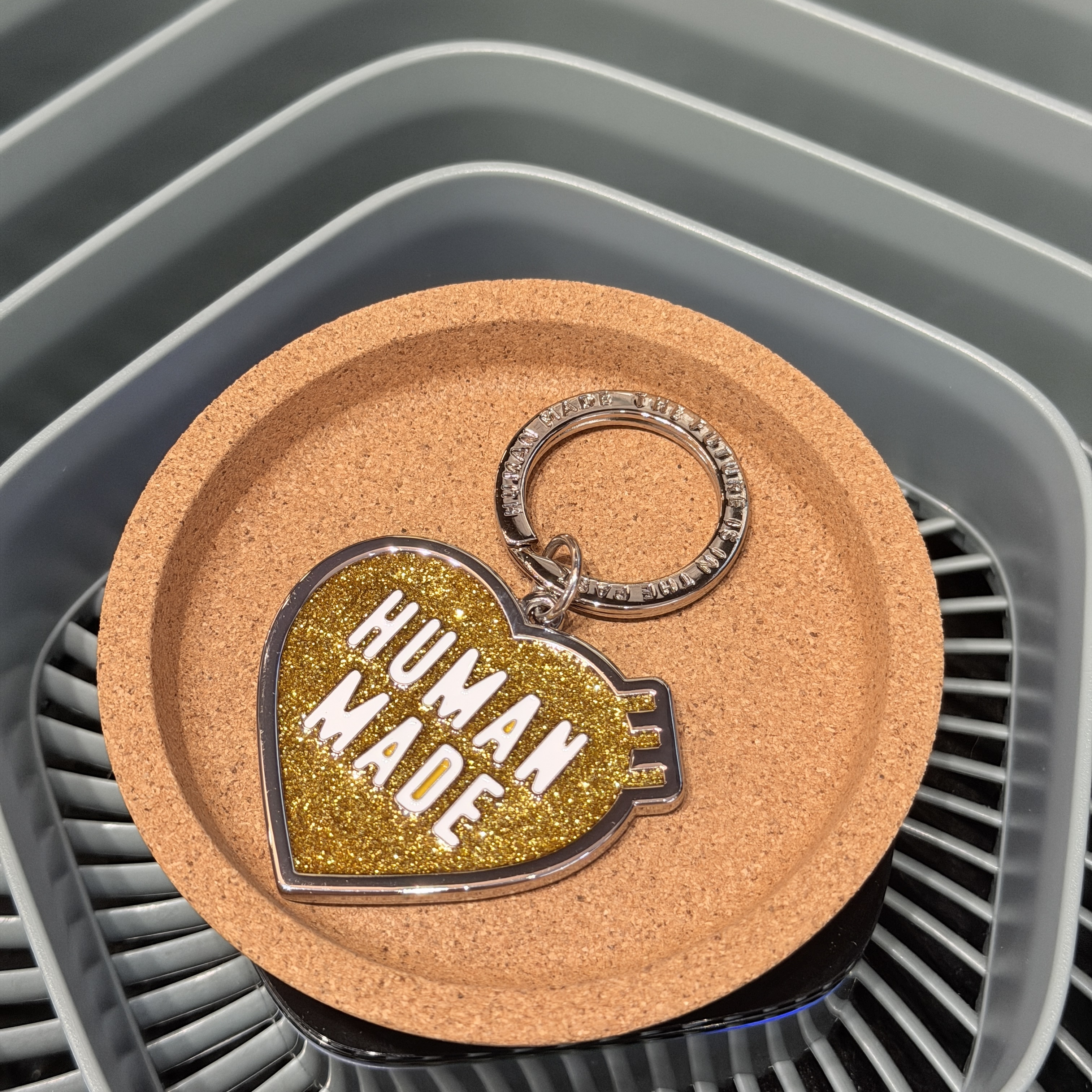 【現貨】HUMANMADE 心齋橋限定 金蔥黃愛心 吊飾 HM31GD193