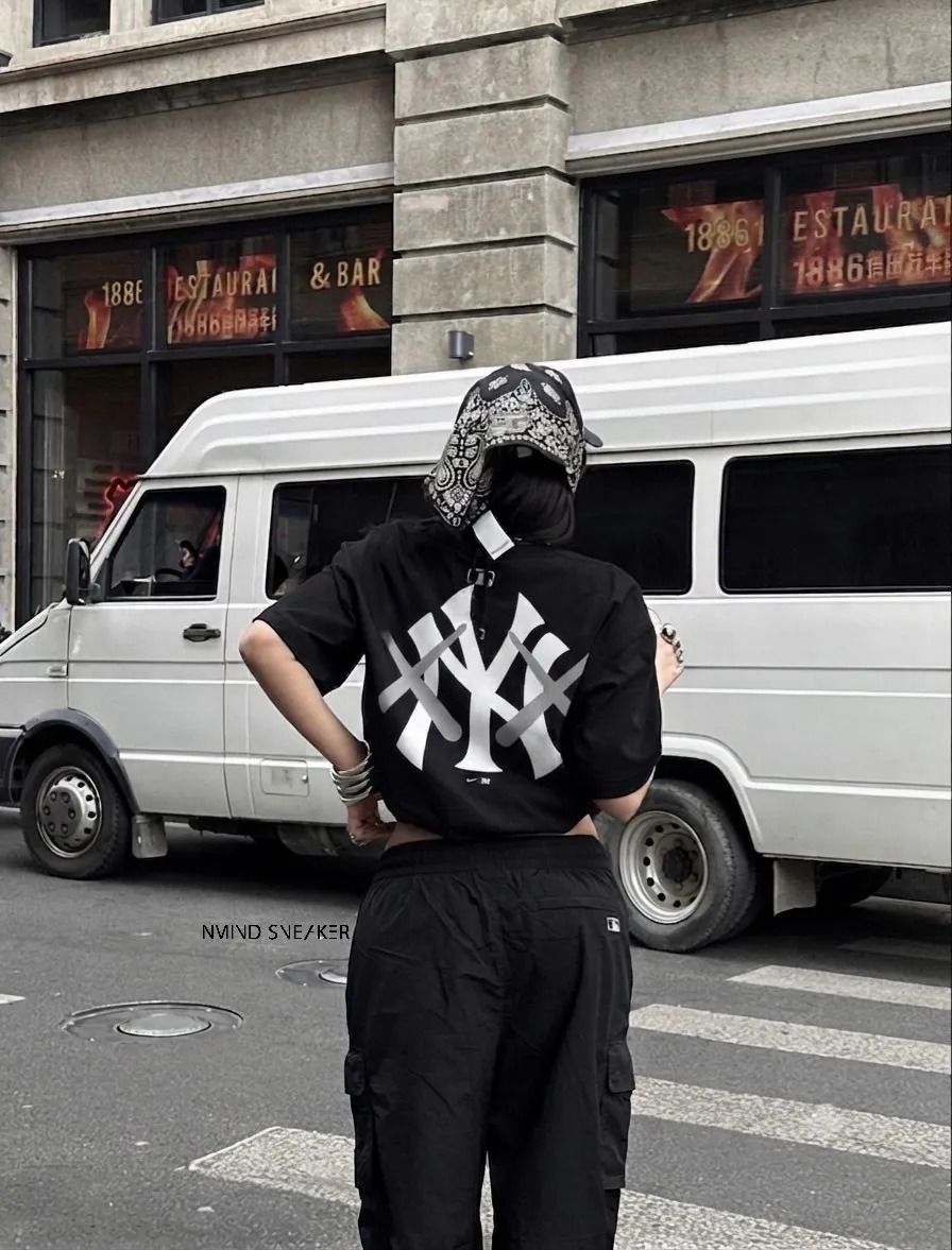 【逢甲 FUZZY】KAWS × NIKE × MLB Fanatics Fest Elevated Max 90 三方聯名 道奇 洋基 Tee