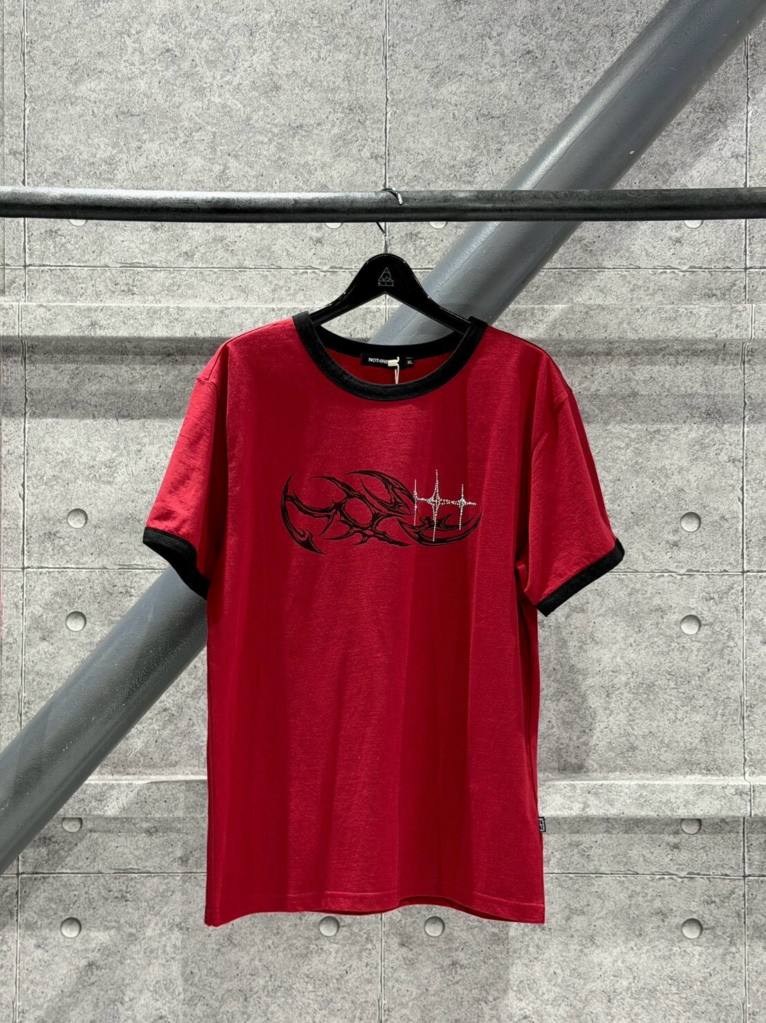 444 NOT4NERD 水鑽Logo圖騰 紅黑滾邊短袖 T