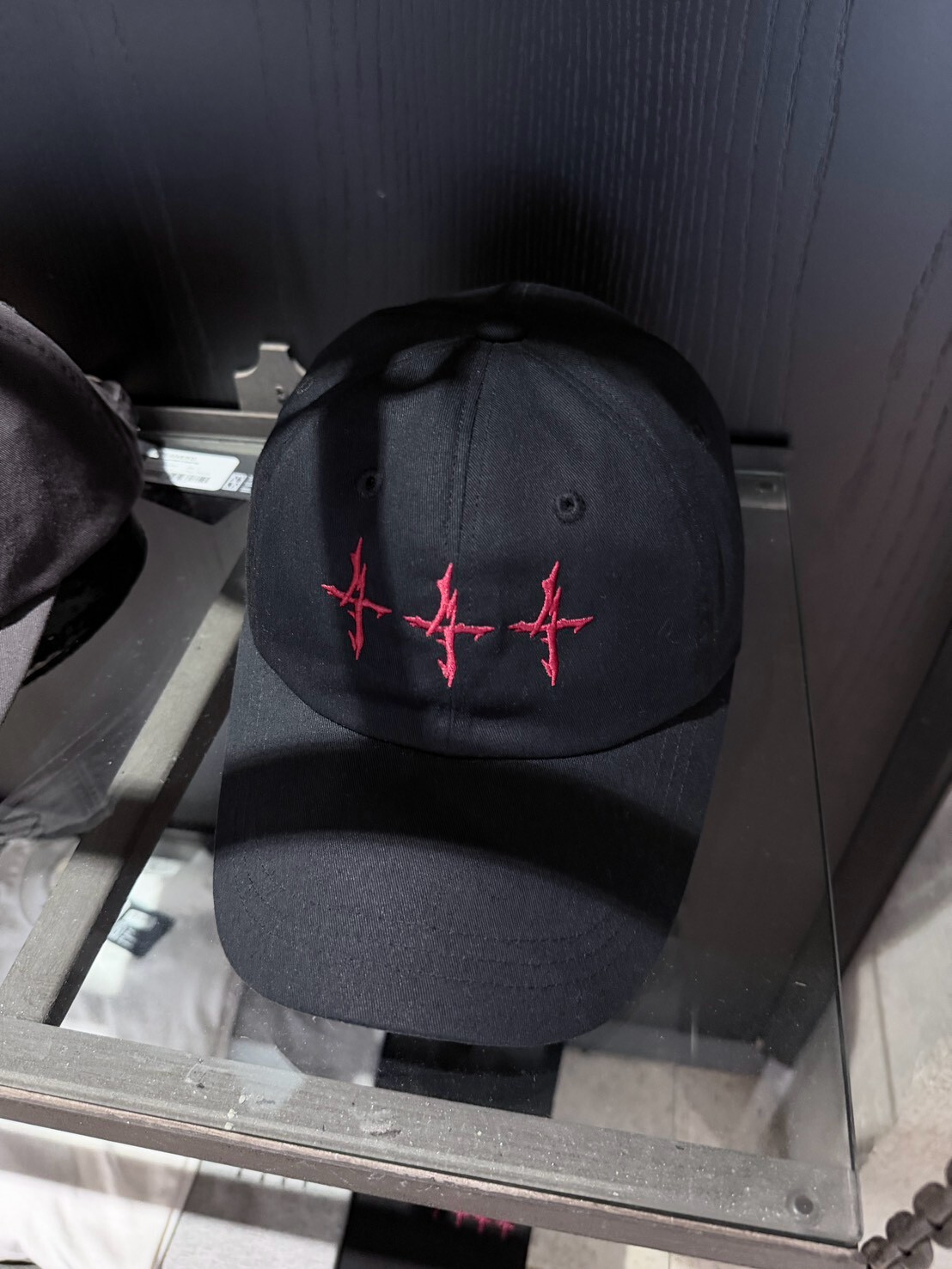 444 NOT4NERD 三十字刺繡黑紅Logo老帽