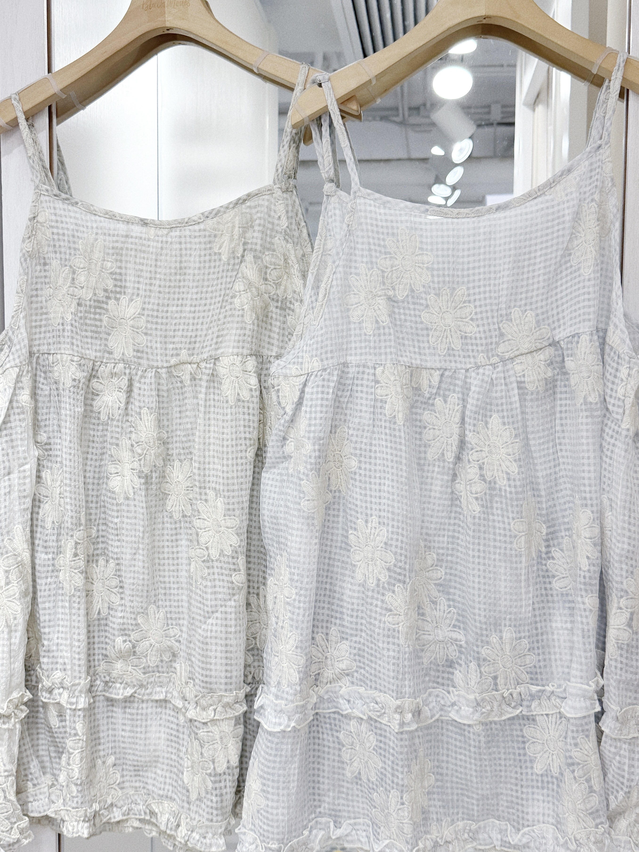 EA1347｜日系刺繡大花花暗格紋ruffle邊吊帶外搭❀࿐
