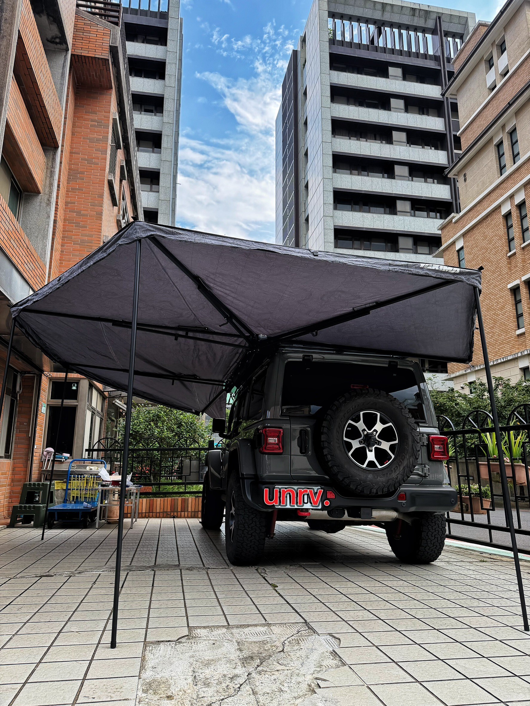 Jeep Wrangler 越野旅行露營遮陽帳安裝案例