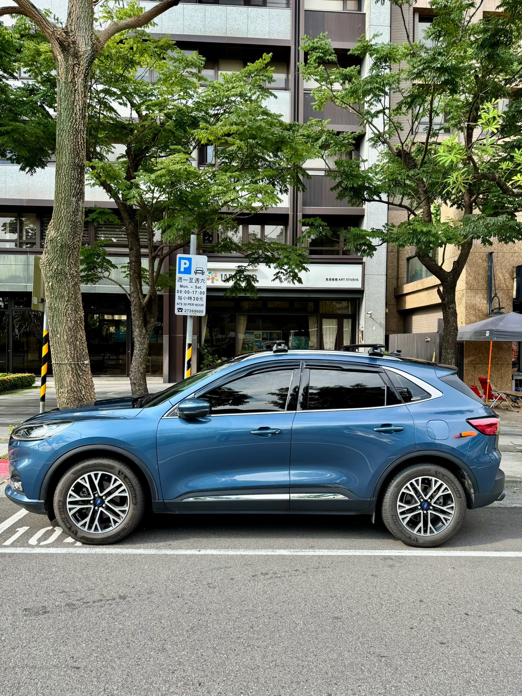 Ford Kuga｜THULE WingBar Evo / WingBar Edge 車頂架 橫桿系統｜unrv.台灣專業安裝