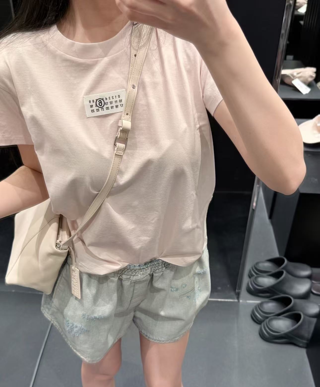MM6 粉色 字母白標 Tee 女款