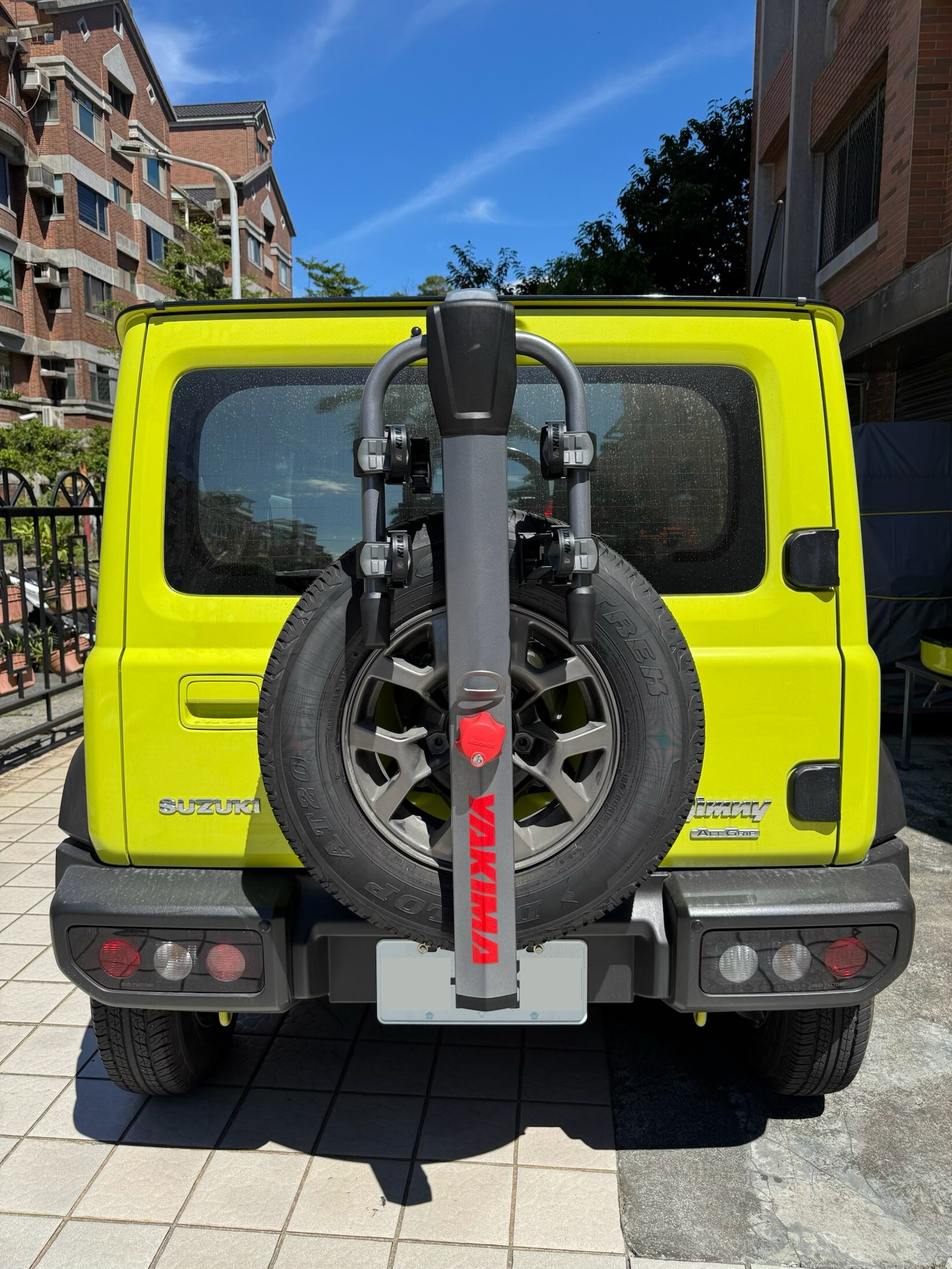 Jimny JB74 露營車泊搭配 YAKIMA SpareRide 單車架